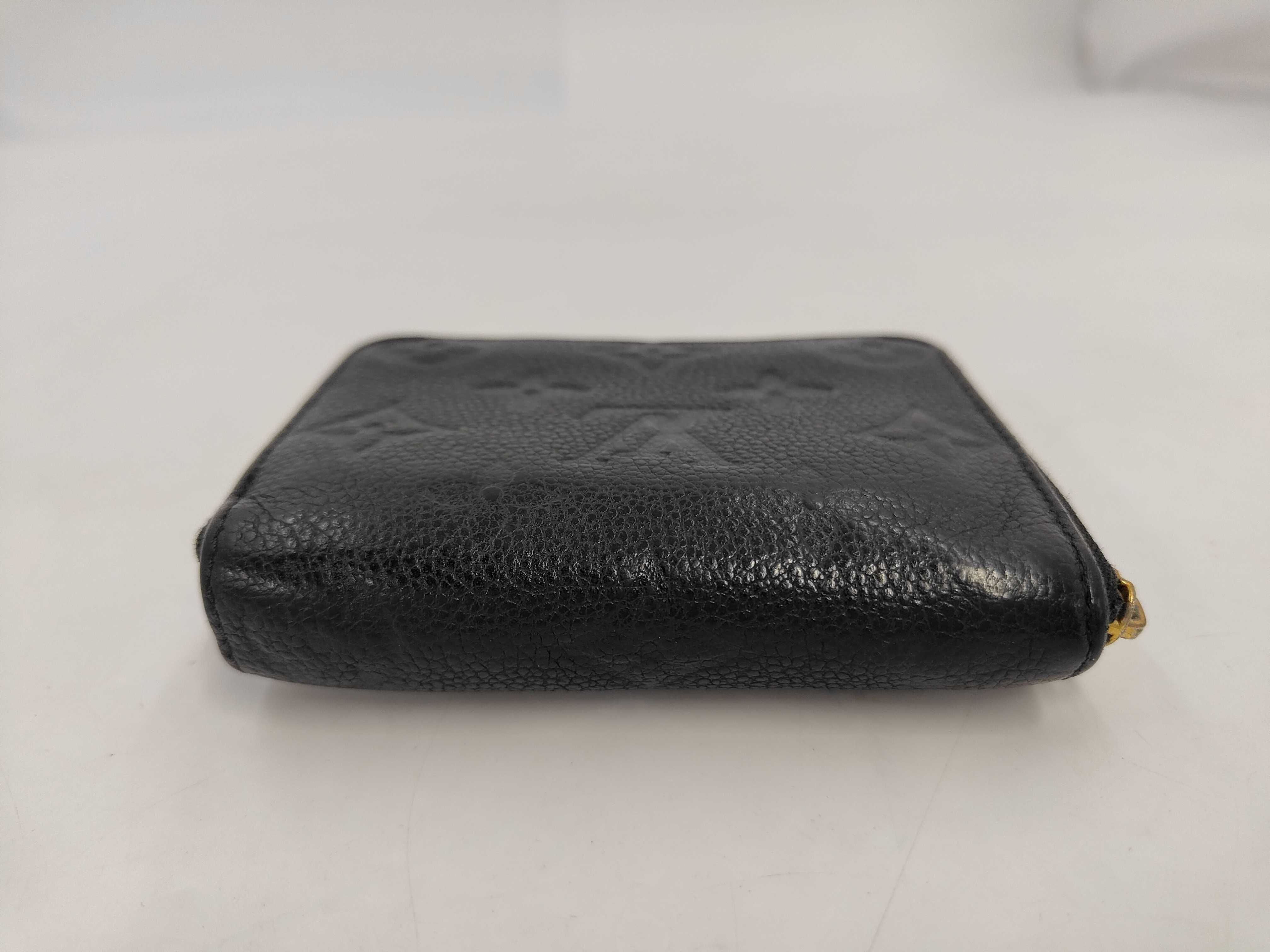 LV wallet — view 3