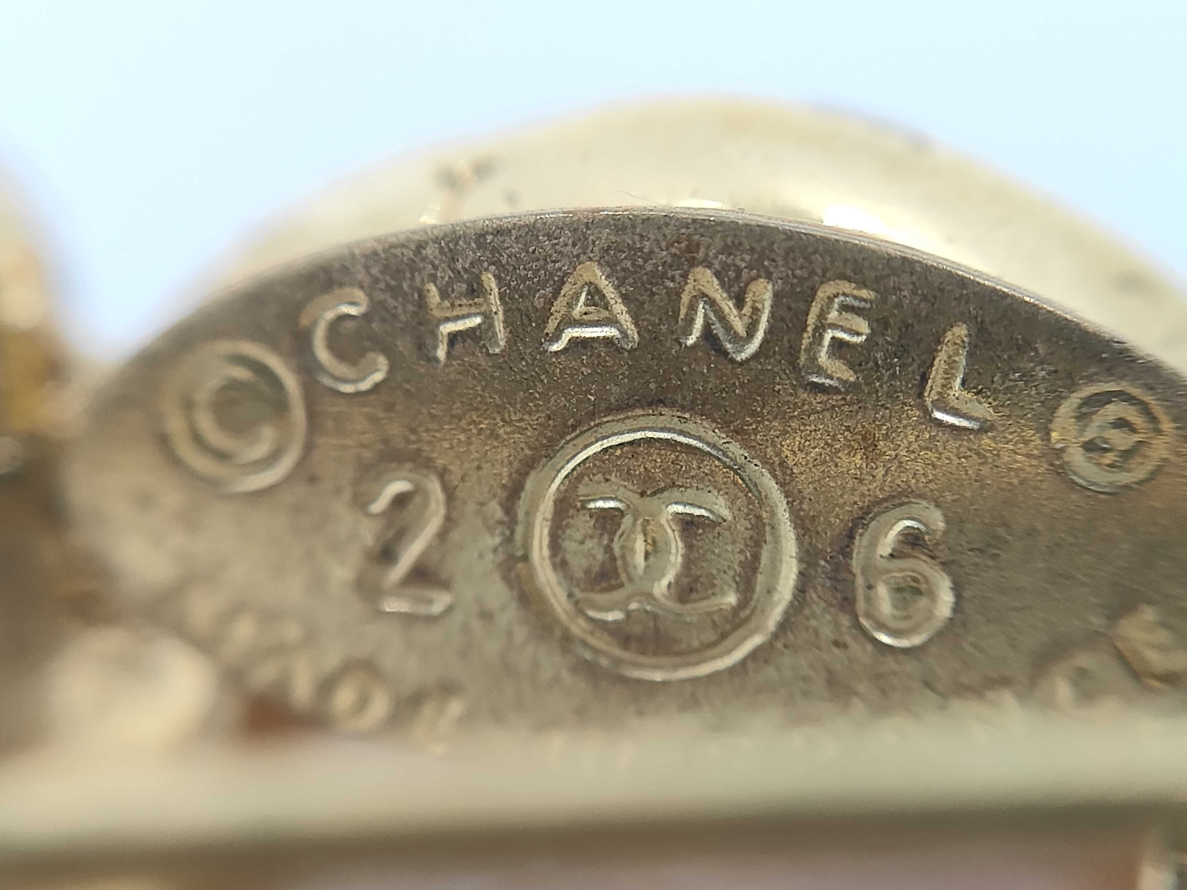 brooch — view 5