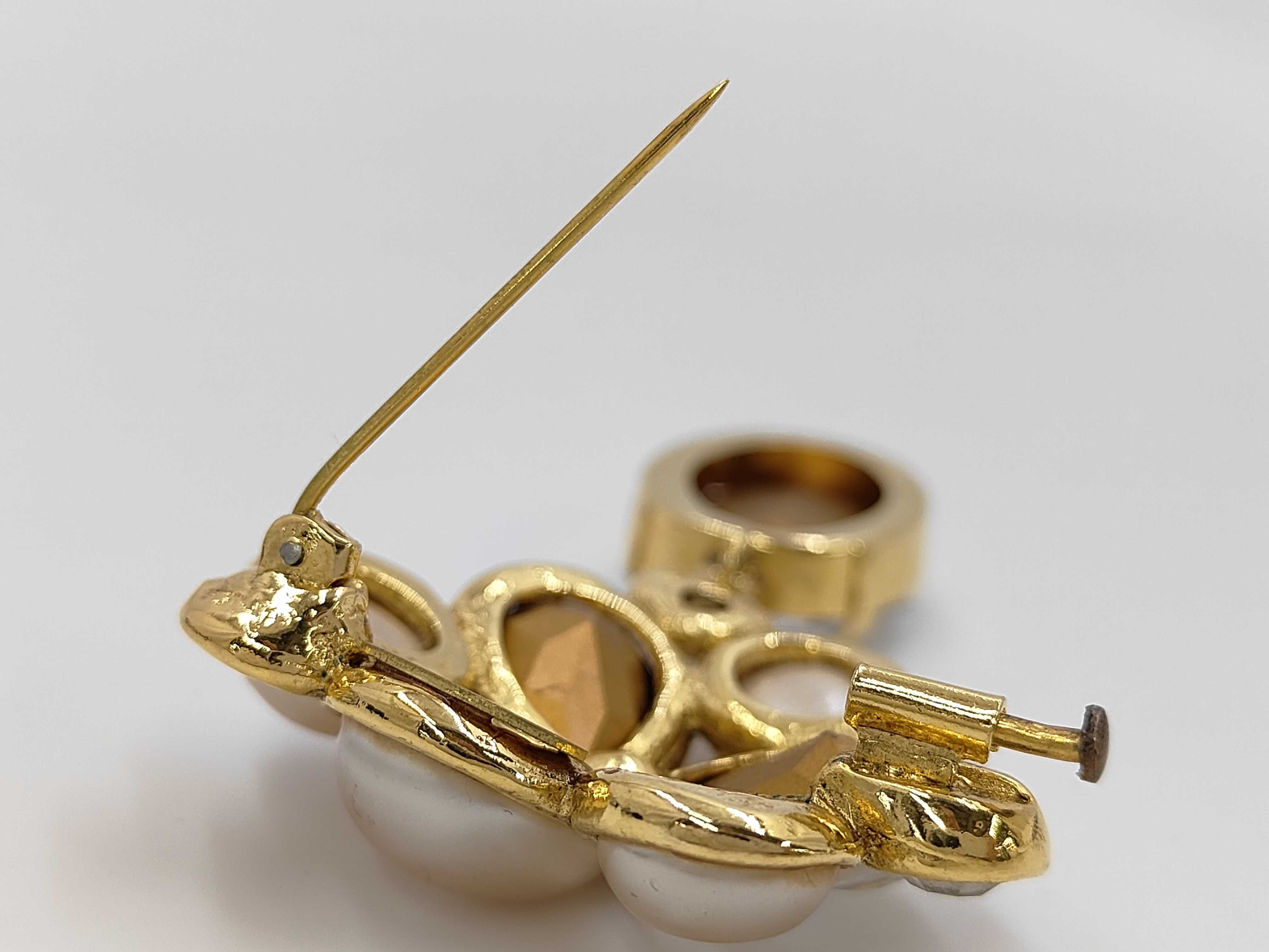 brooch — view 6