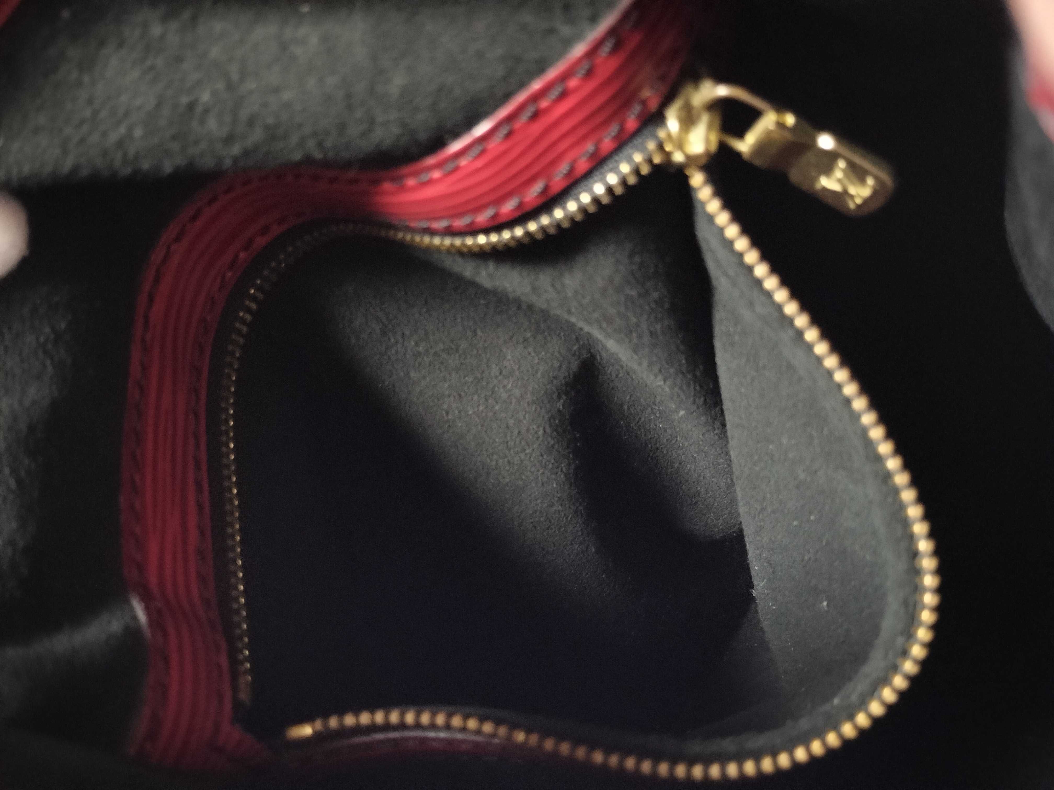 Epi Noe Bicolor Shoulder Bag — view 12