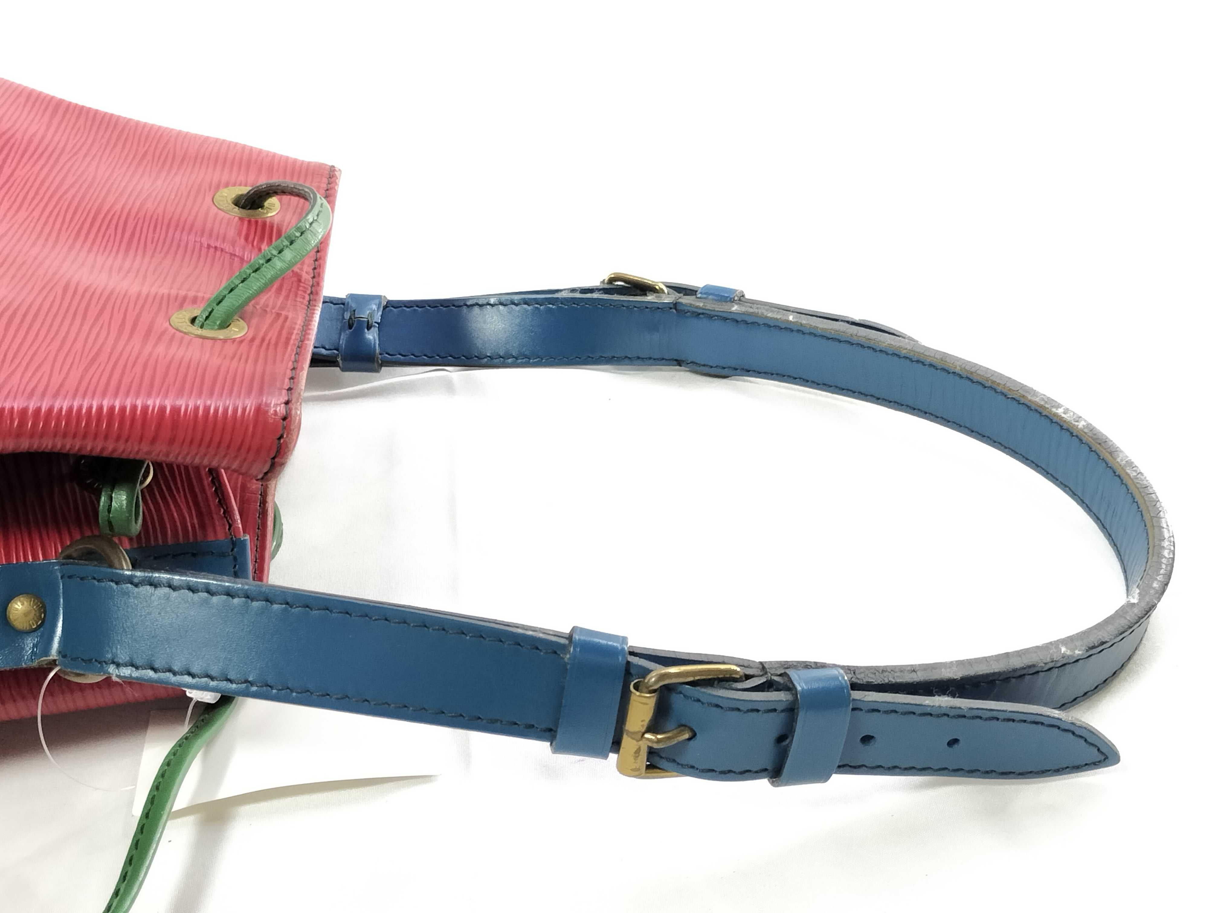 Epi Noe Bicolor Shoulder Bag — view 7