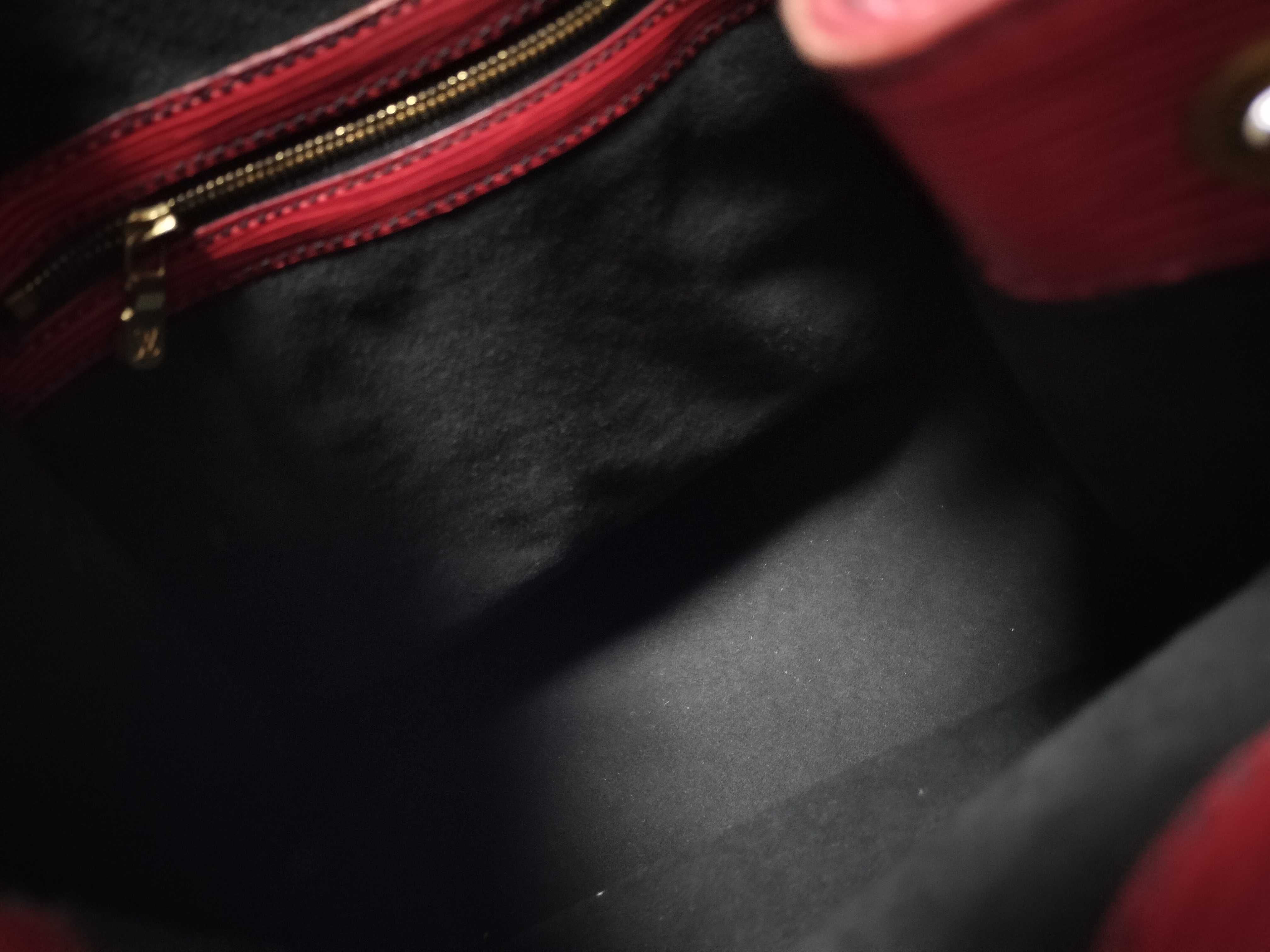 Epi Noe Bicolor Shoulder Bag — view 10