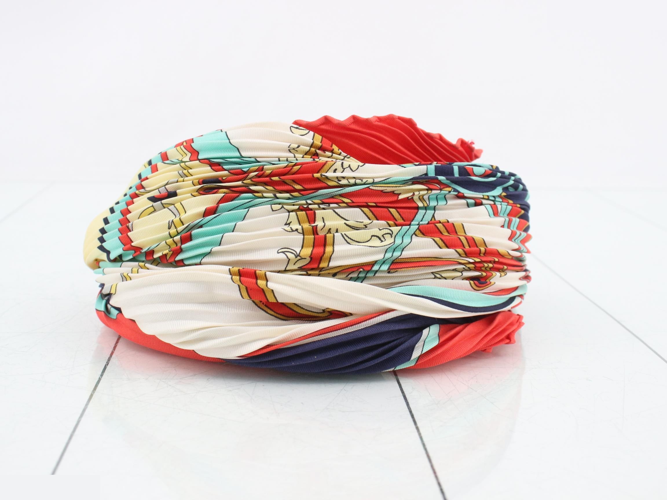 Pleated scarf Carre Plissé