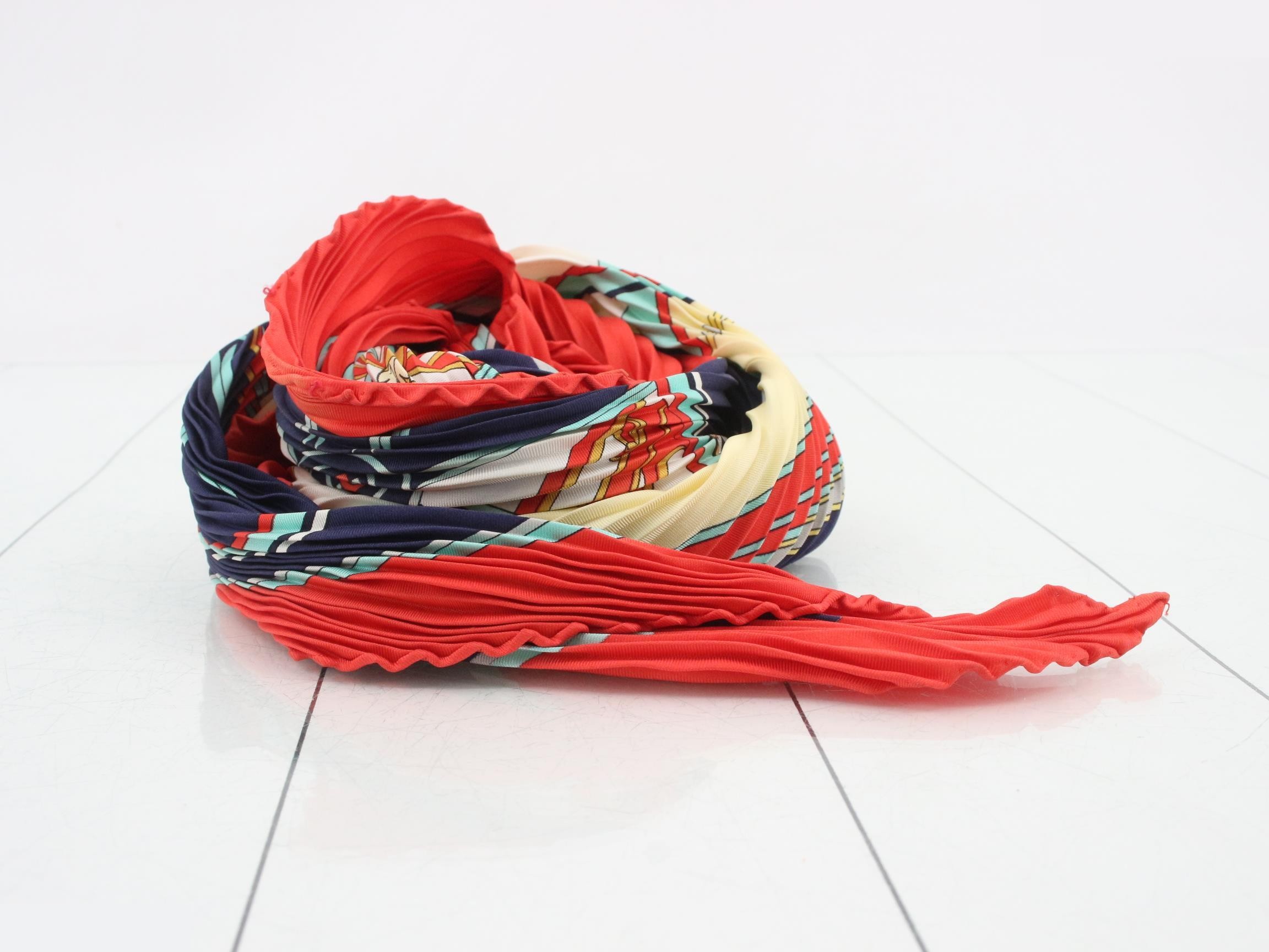 Pleated scarf Carre Plissé — view 2