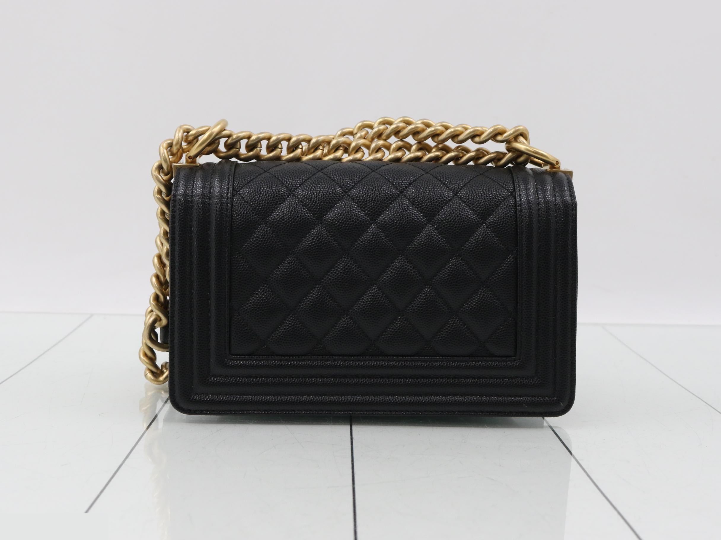 Boy Chanel 20 / Matelassé Shoulder Bag A67085 — view 2