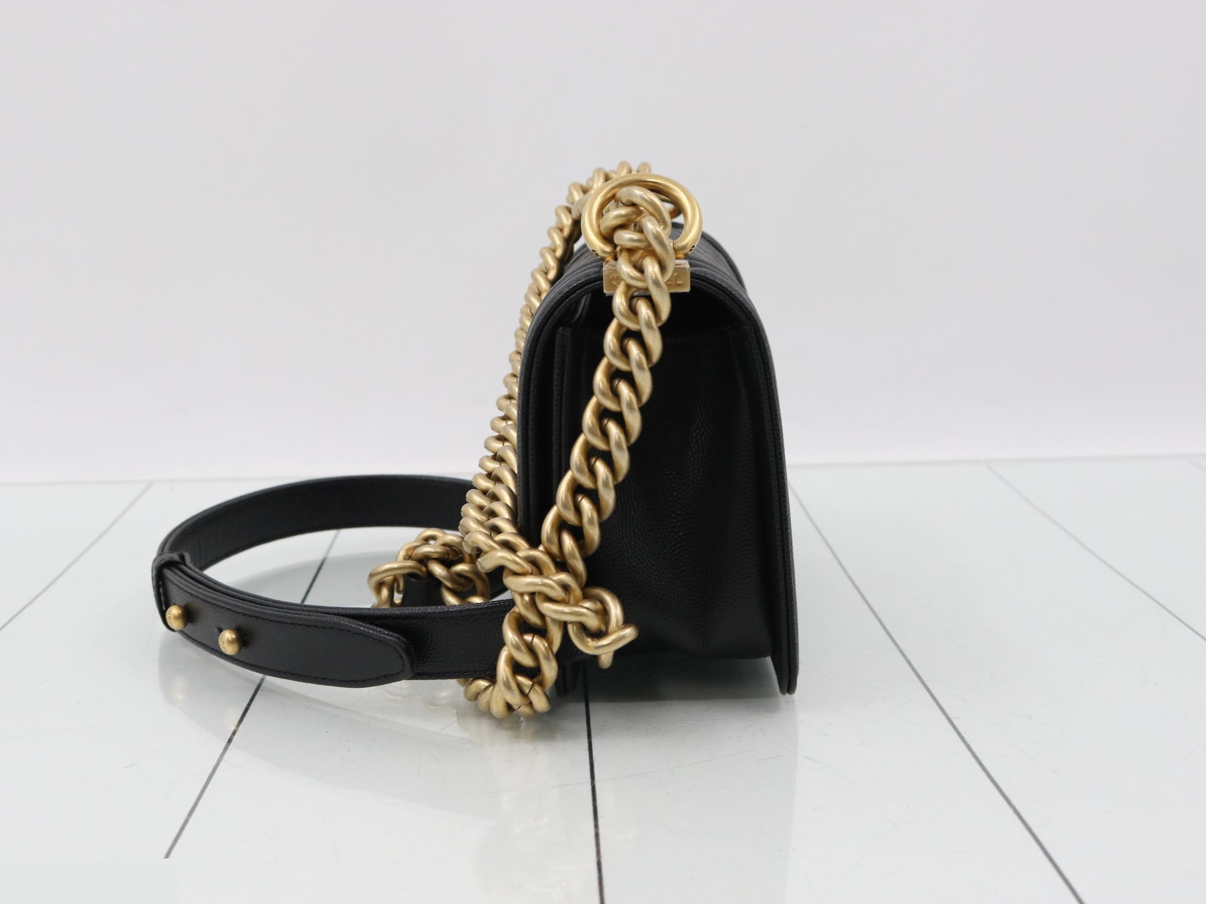 Boy Chanel 20 / Matelassé Shoulder Bag A67085 — view 3
