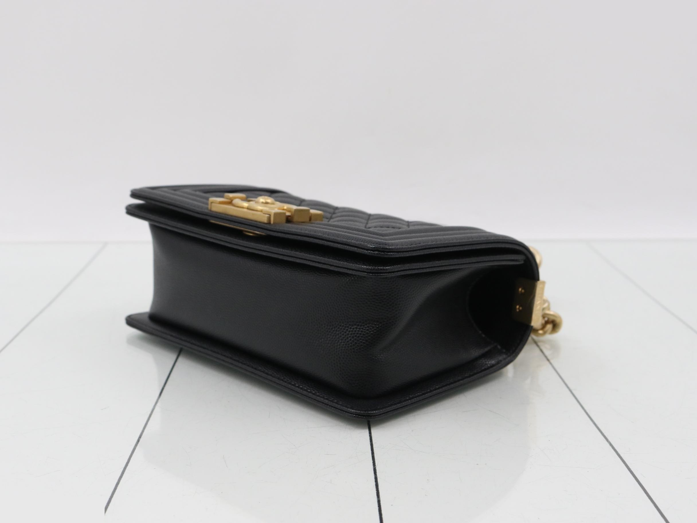 Boy Chanel 20 / Matelassé Shoulder Bag A67085 — view 6