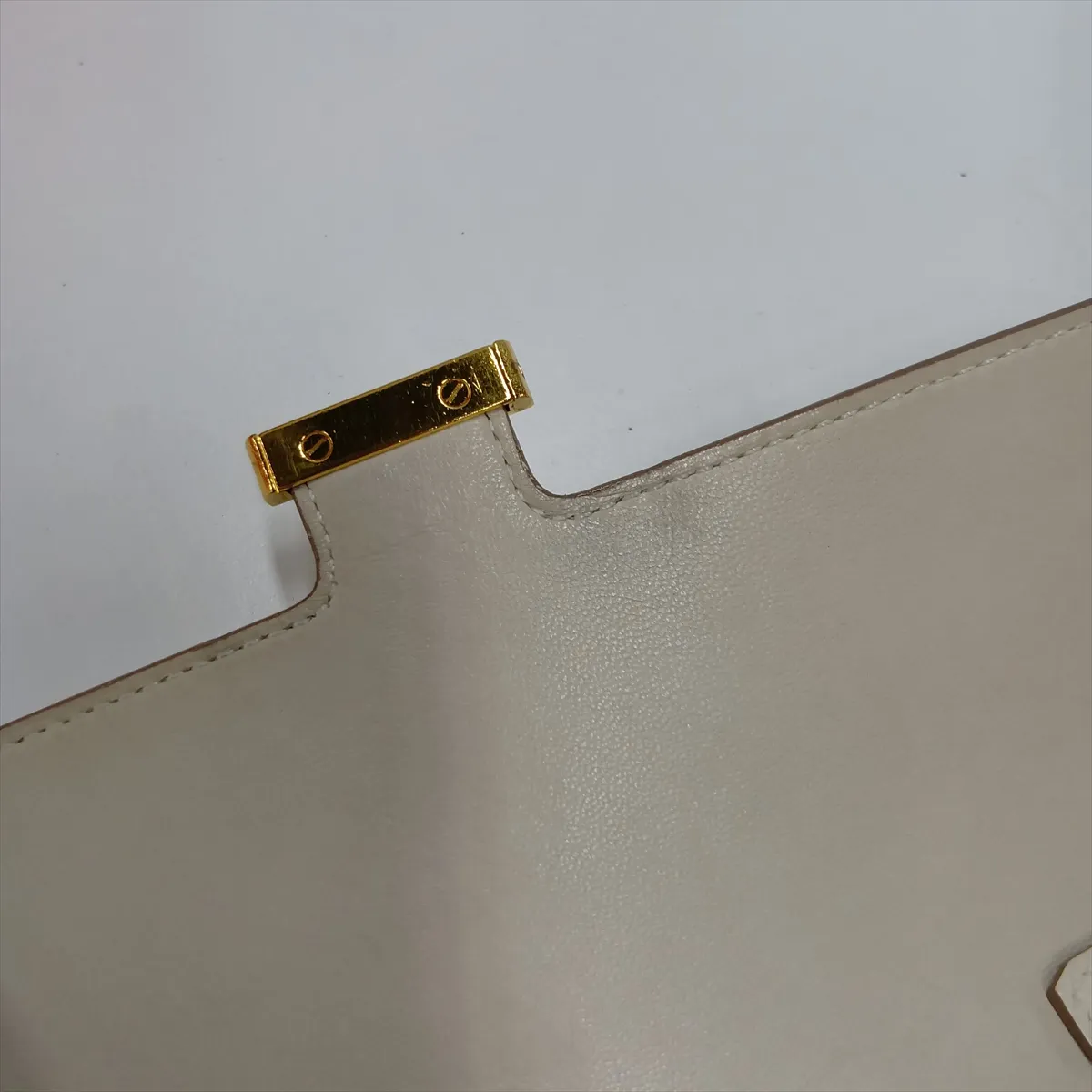 Constance Long To Go, Veau Epsom leather, Nata, gold hardware, B: 2023 — view 12