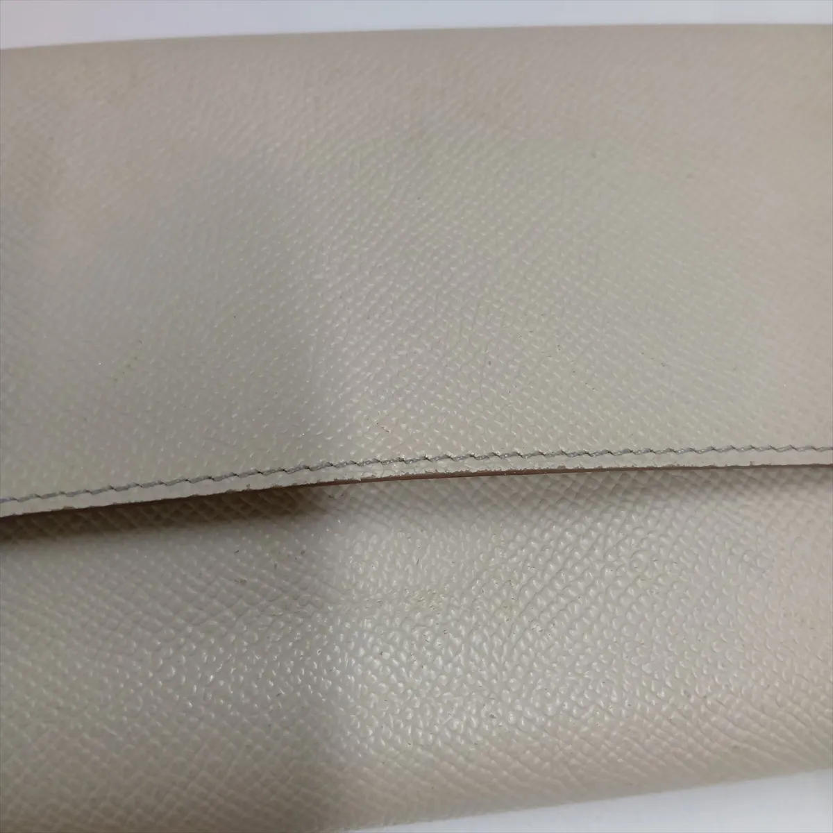 Constance Long To Go, Veau Epsom leather, Nata, gold hardware, B: 2023 — view 15