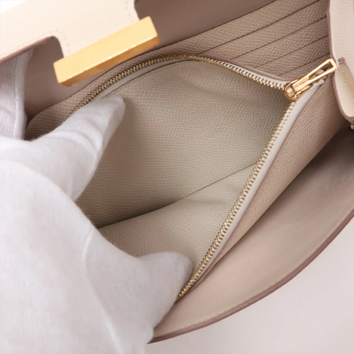 Constance Long To Go, Veau Epsom leather, Nata, gold hardware, B: 2023 — view 7