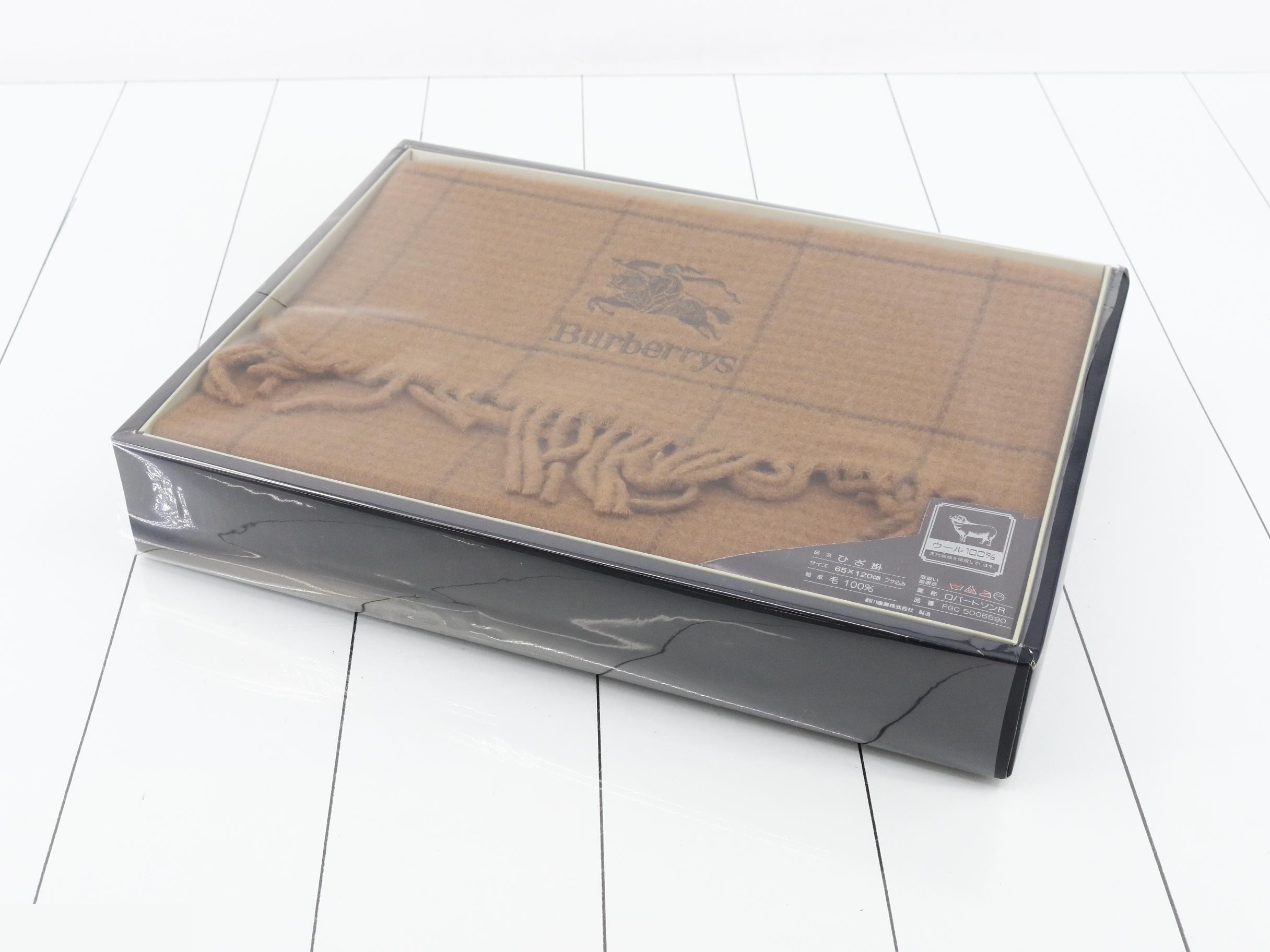 Unused Burberry check lap blanket, 65 x 120 cm, 100% wool. — view 2