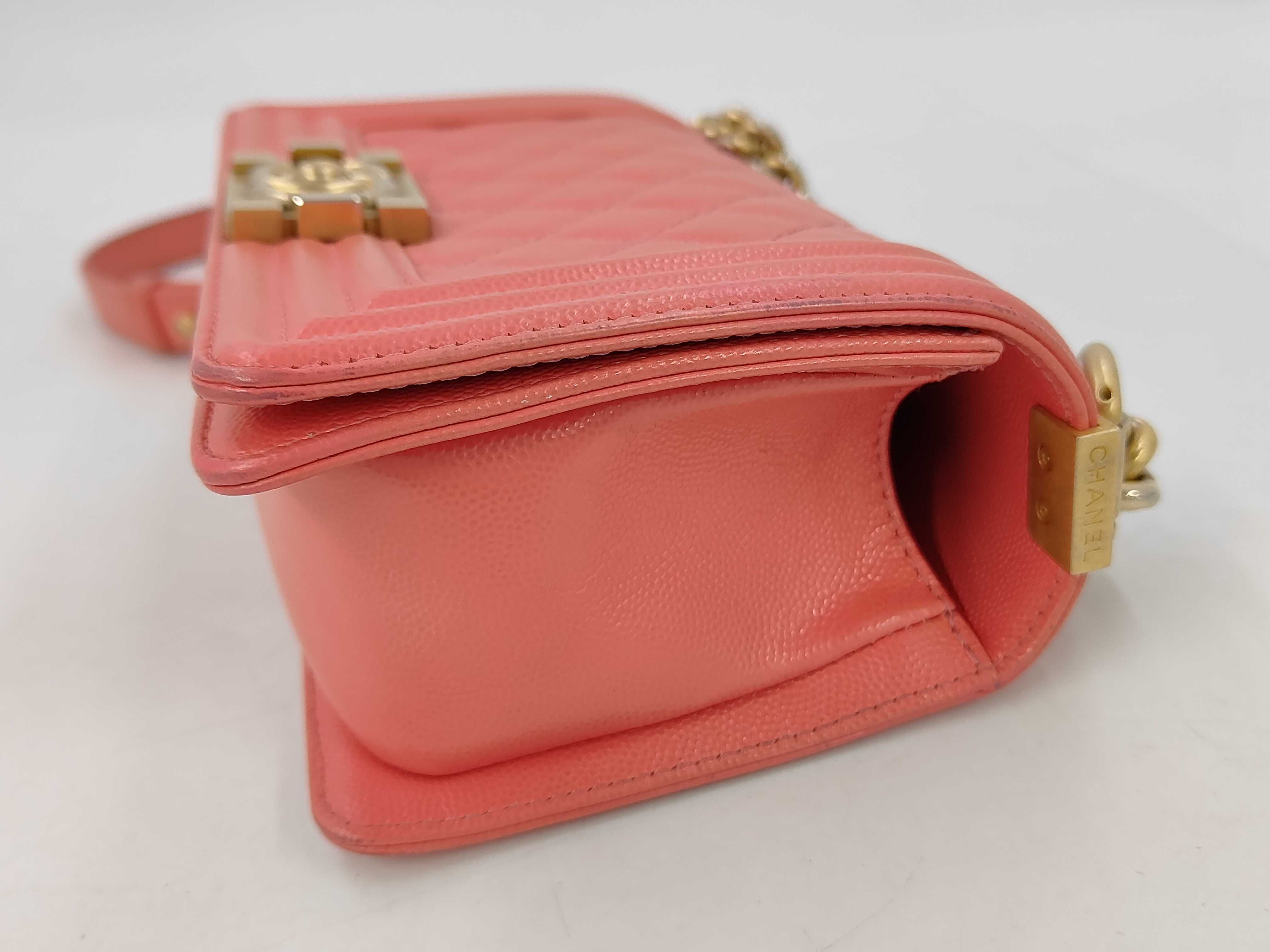 25984647 Shoulder Bag — view 3