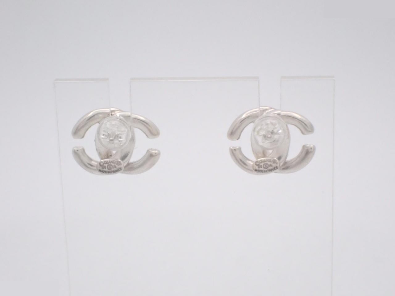 earrings, model 01A, Coco Mark design, silver, 1.5cm wide. — view 2
