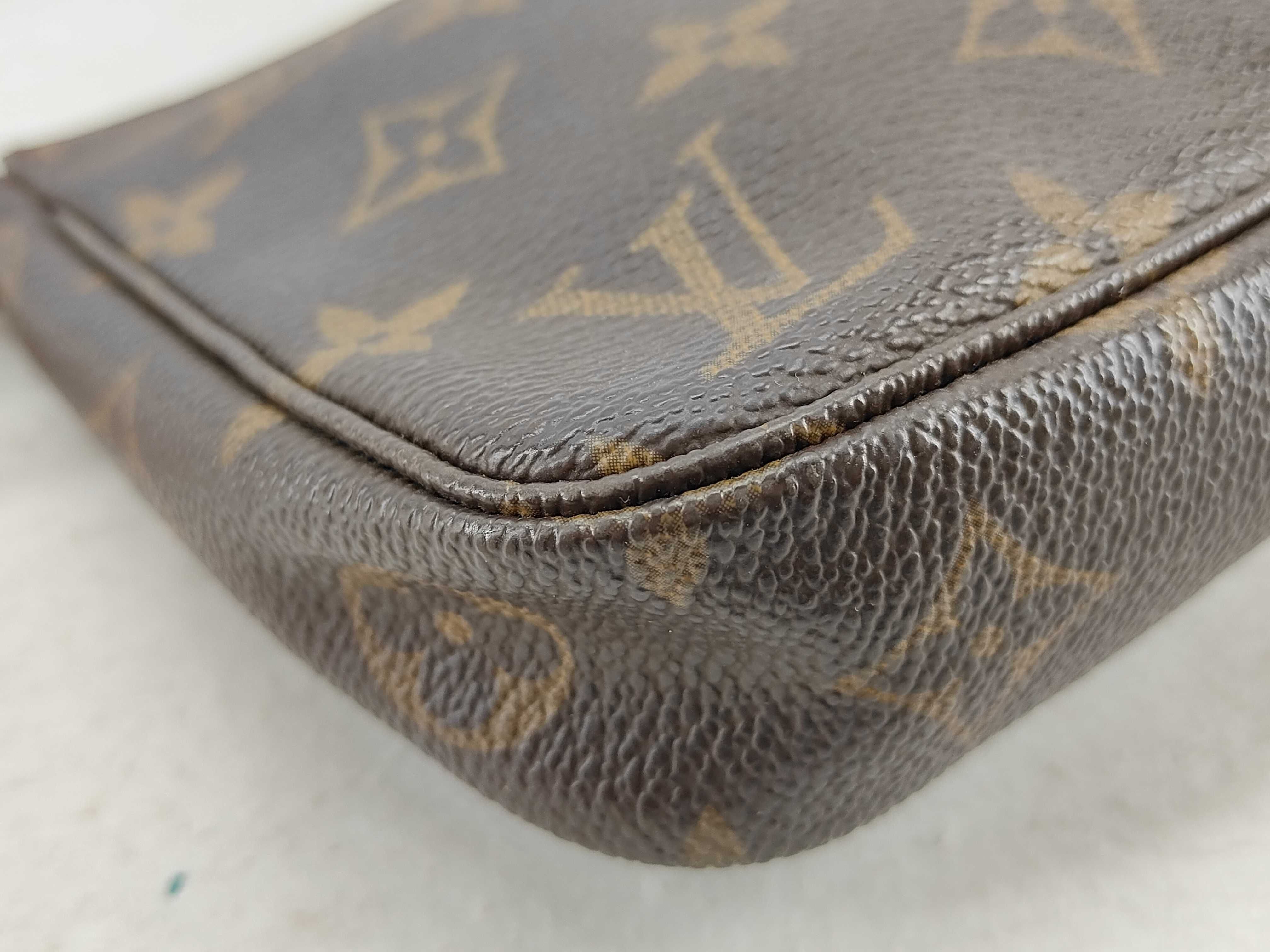 Monogram — view 9