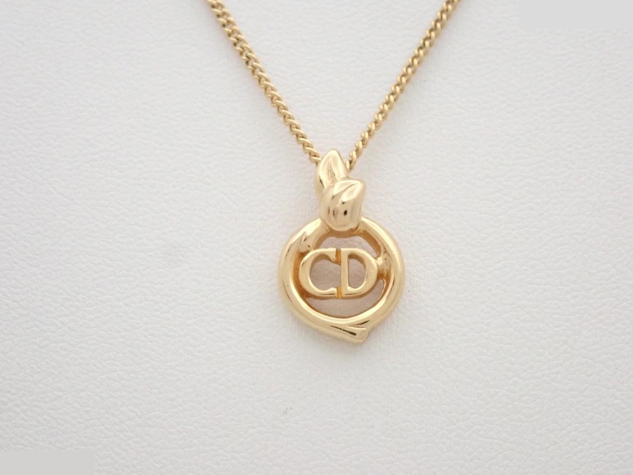 Gold chain, approximately 43 cm