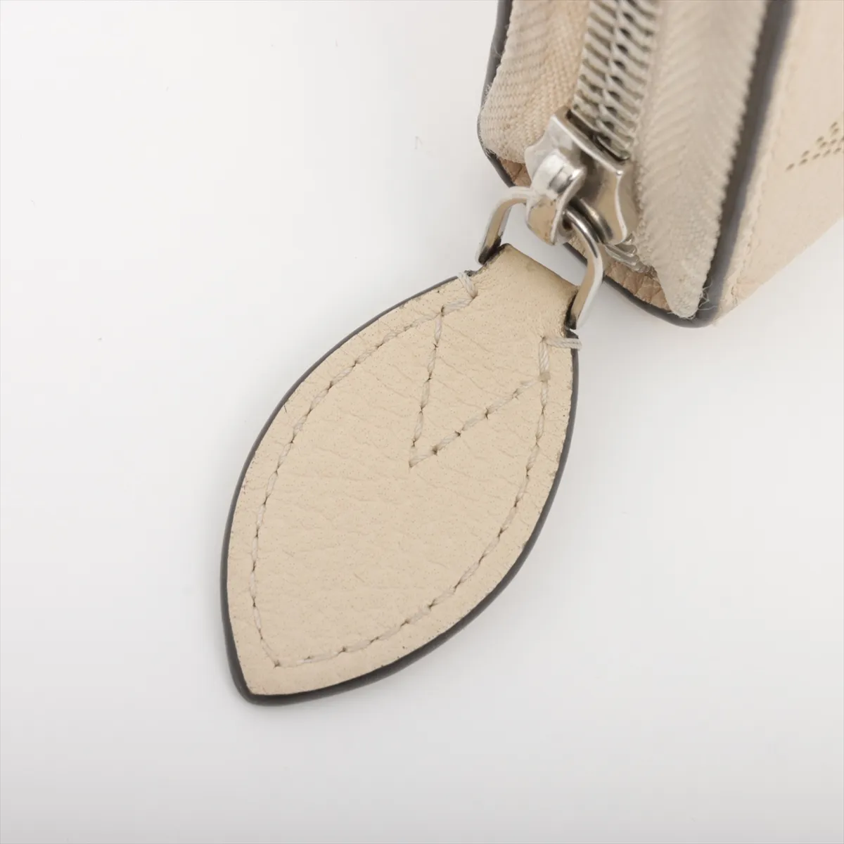 Mahina Zippy Wallet M69822 TN0179 Beige Round Zip Wallet — view 12