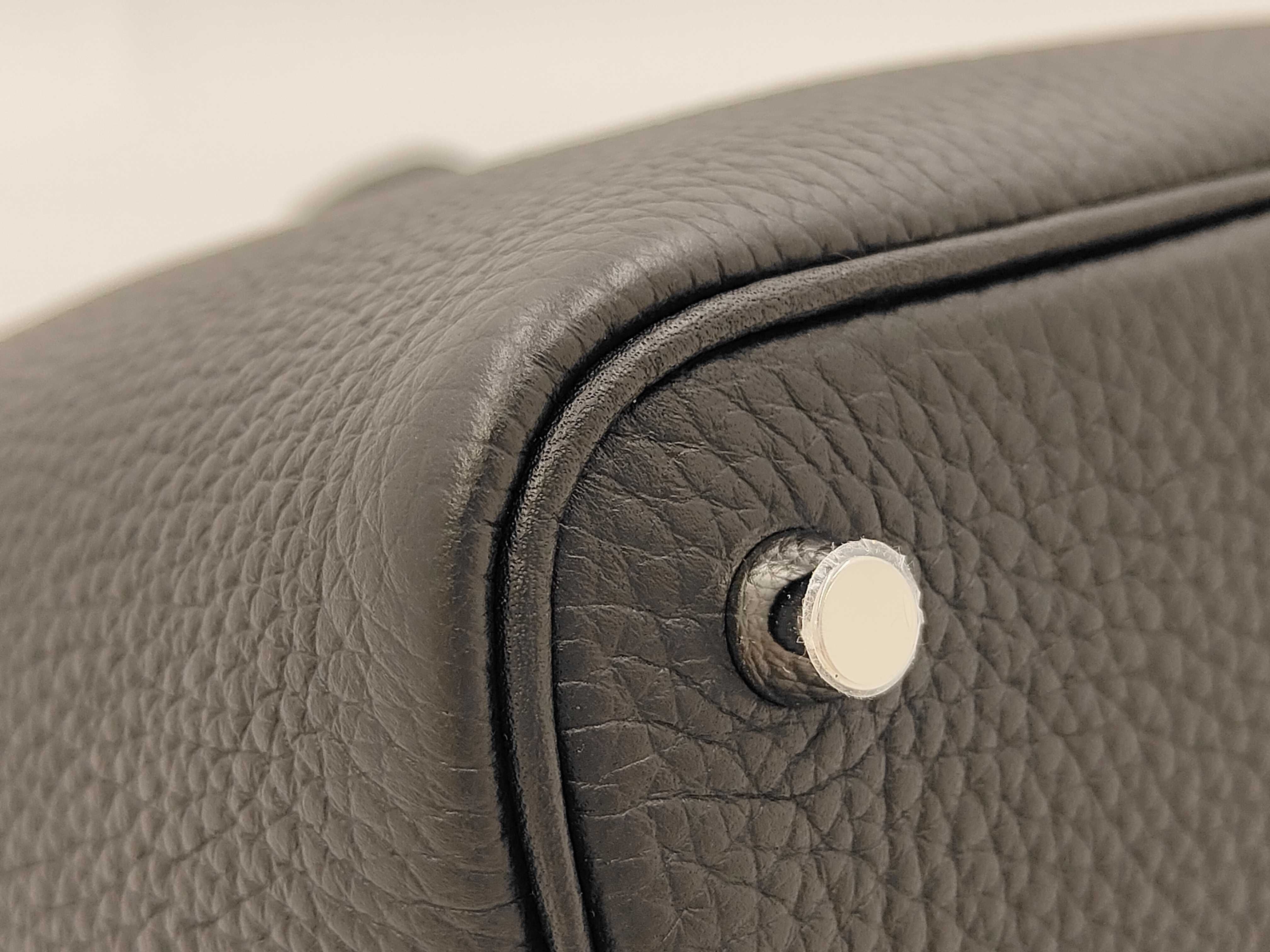 Picotin Lock 18 PM Taurillon Clemence Leather, Black, Silver Hardware, G Stamp, Handbag — view 4