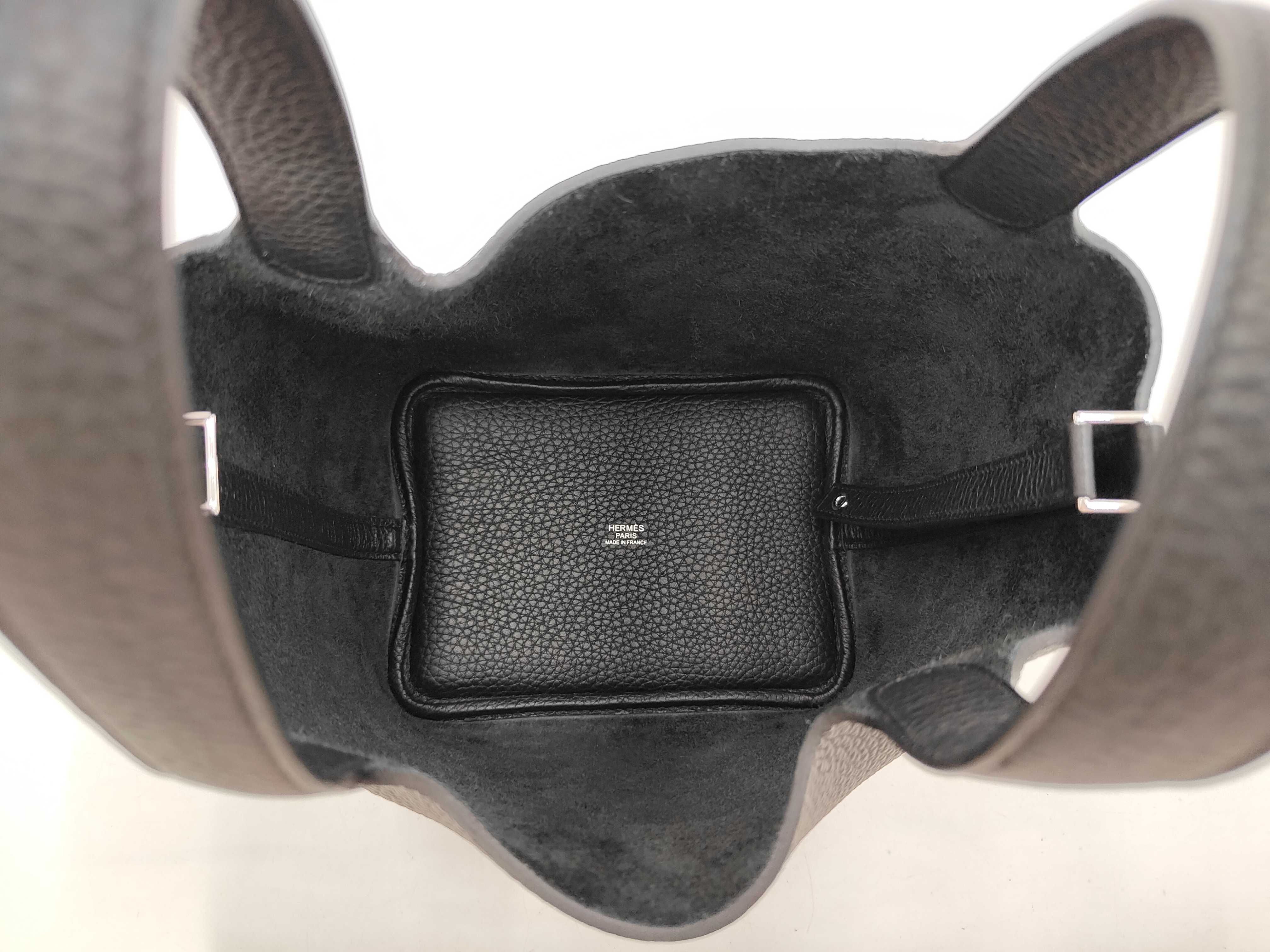 Picotin Lock 18 PM Taurillon Clemence Leather, Black, Silver Hardware, G Stamp, Handbag — view 9