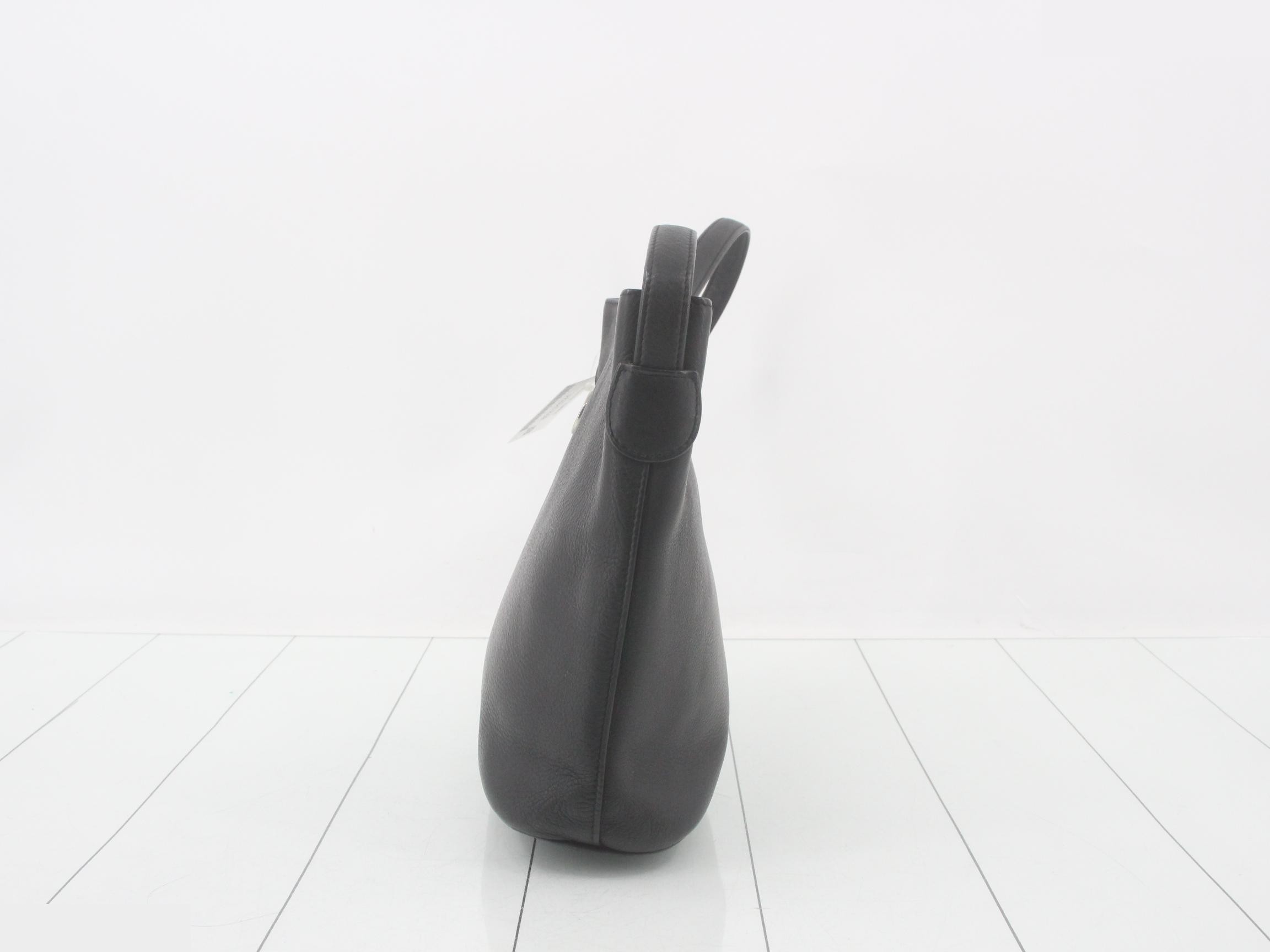 bucket-style shoulder bag, black leather. — view 3