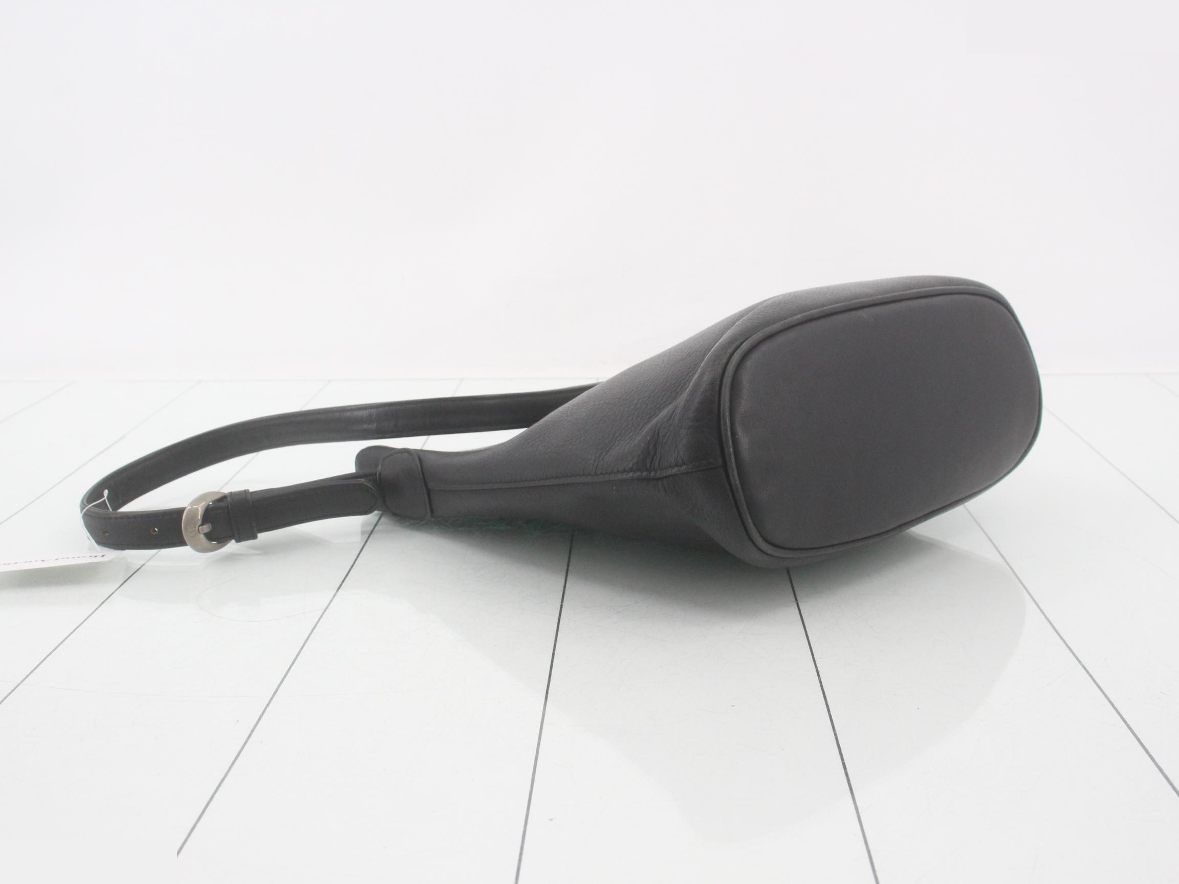 bucket-style shoulder bag, black leather. — view 5