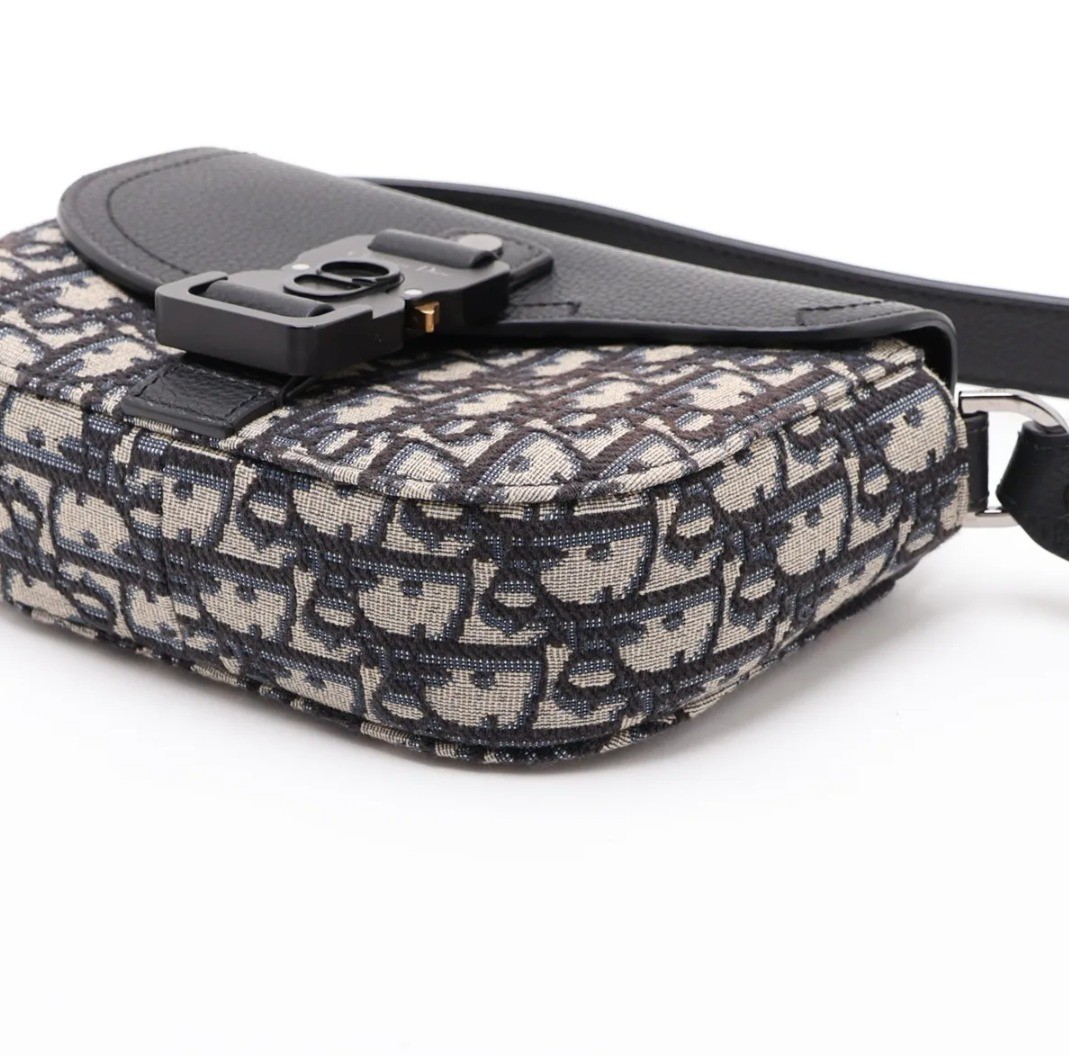 Unused, with box. Oblique saddle bag, canvas and leather shoulder bag. — view 3