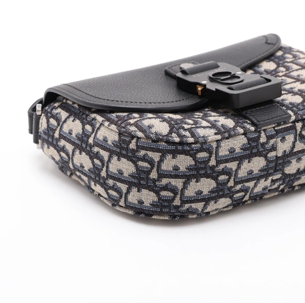 Unused, with box. Oblique saddle bag, canvas and leather shoulder bag. — view 4