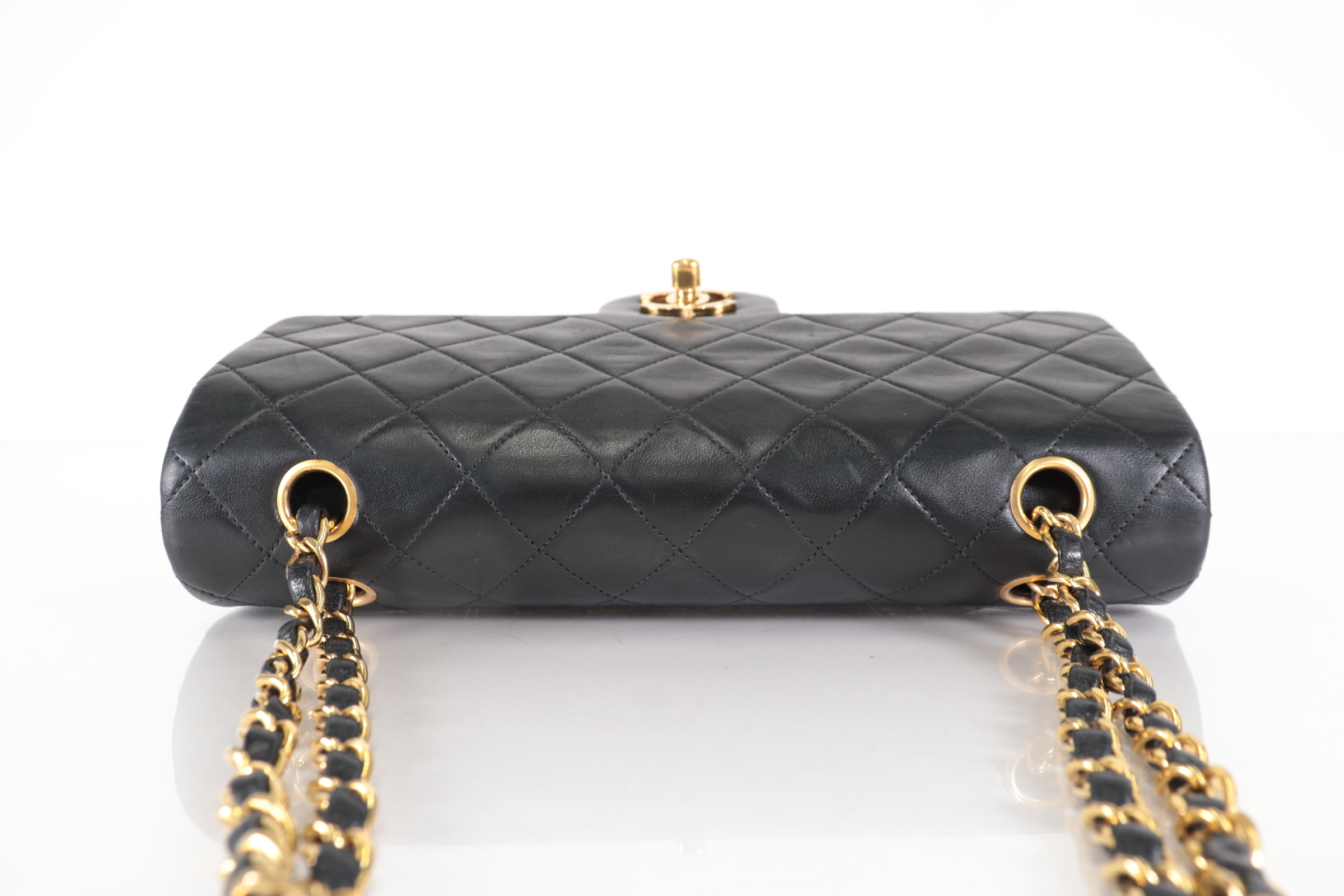 W-flap 25 Lambskin Shoulder Bag (Serial No. 2) — view 6