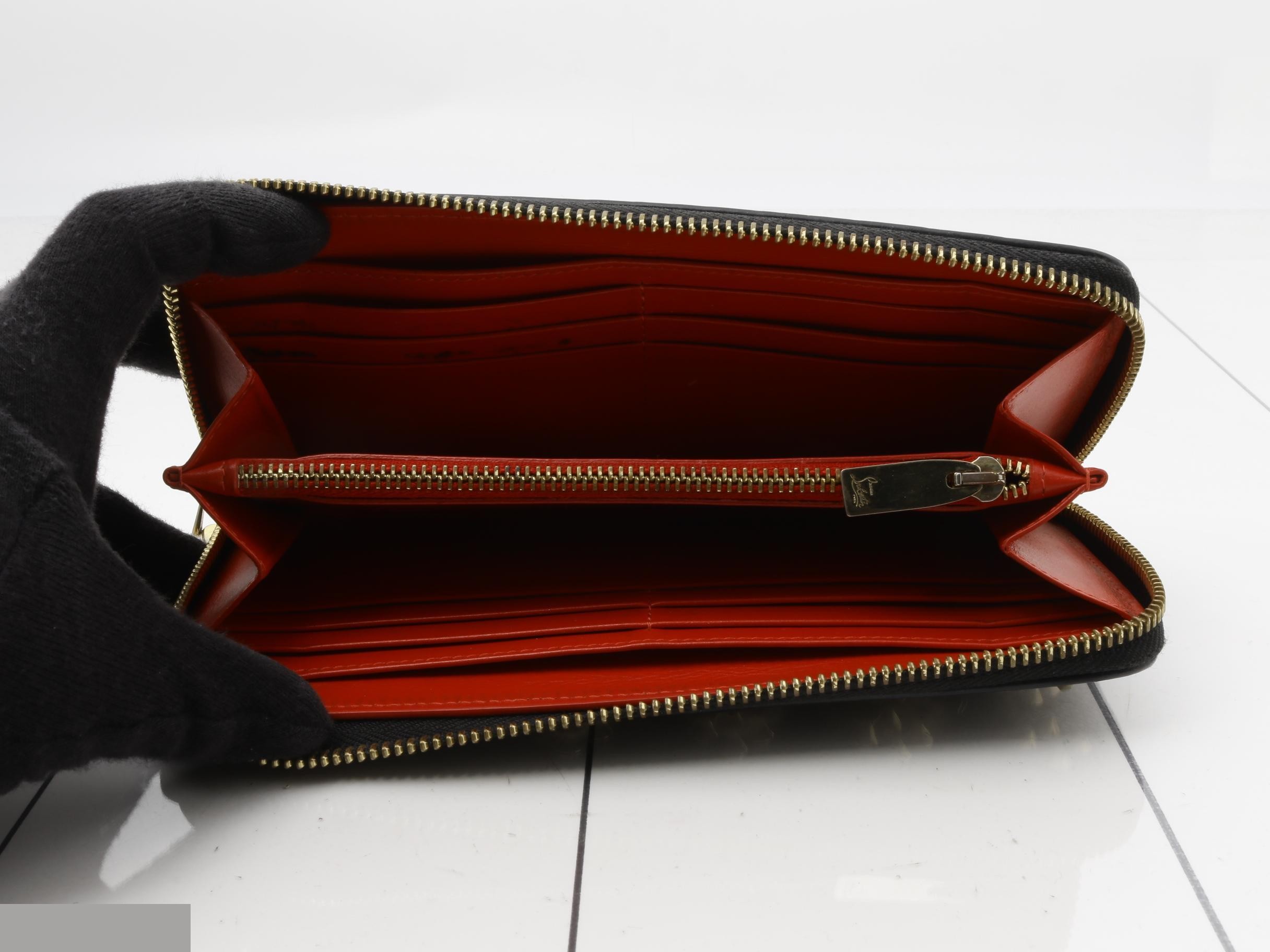 Other lines: Bags and Wallets — view 4