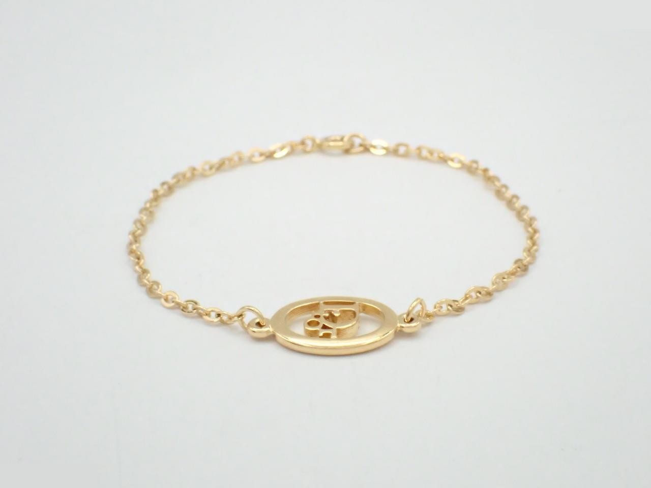 Other lines: Precious metal bracelets and bangles (metal), wrist circumference approximately 18 cm.