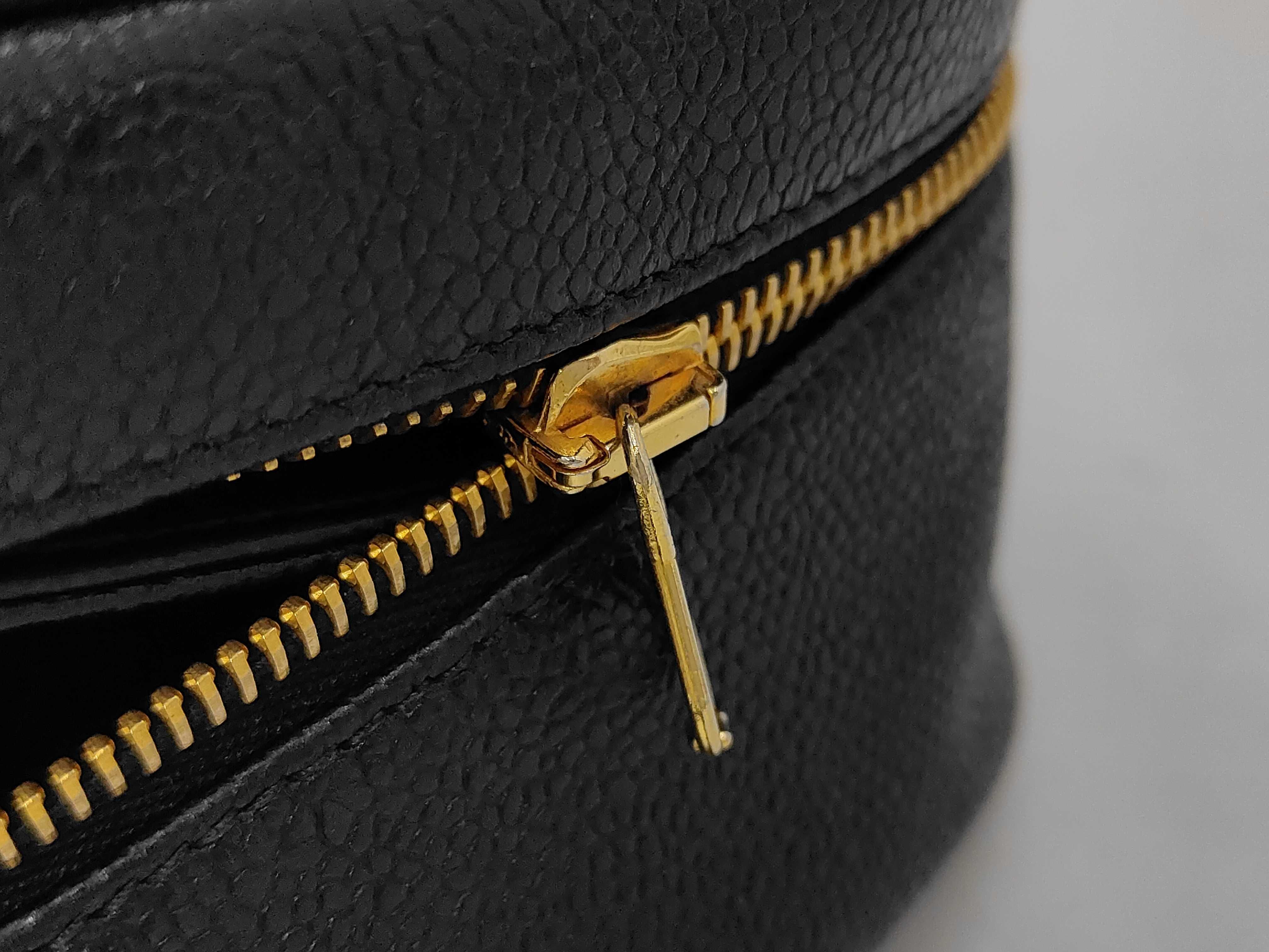 Caviar Skin Vanity Case Shoulder Bag with Seal and Card — view 11