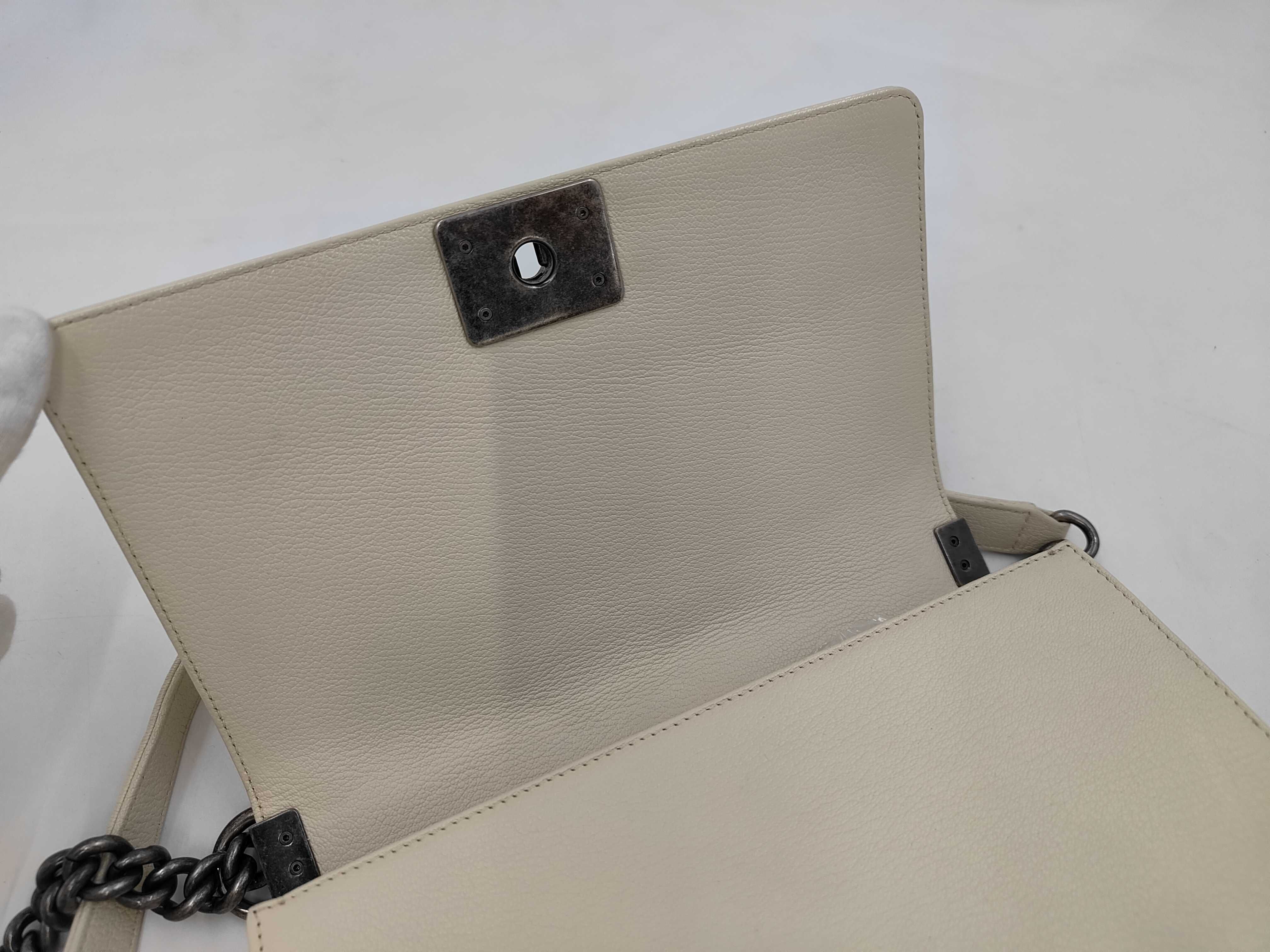 Boy Chanel White Shoulder Bag — view 9