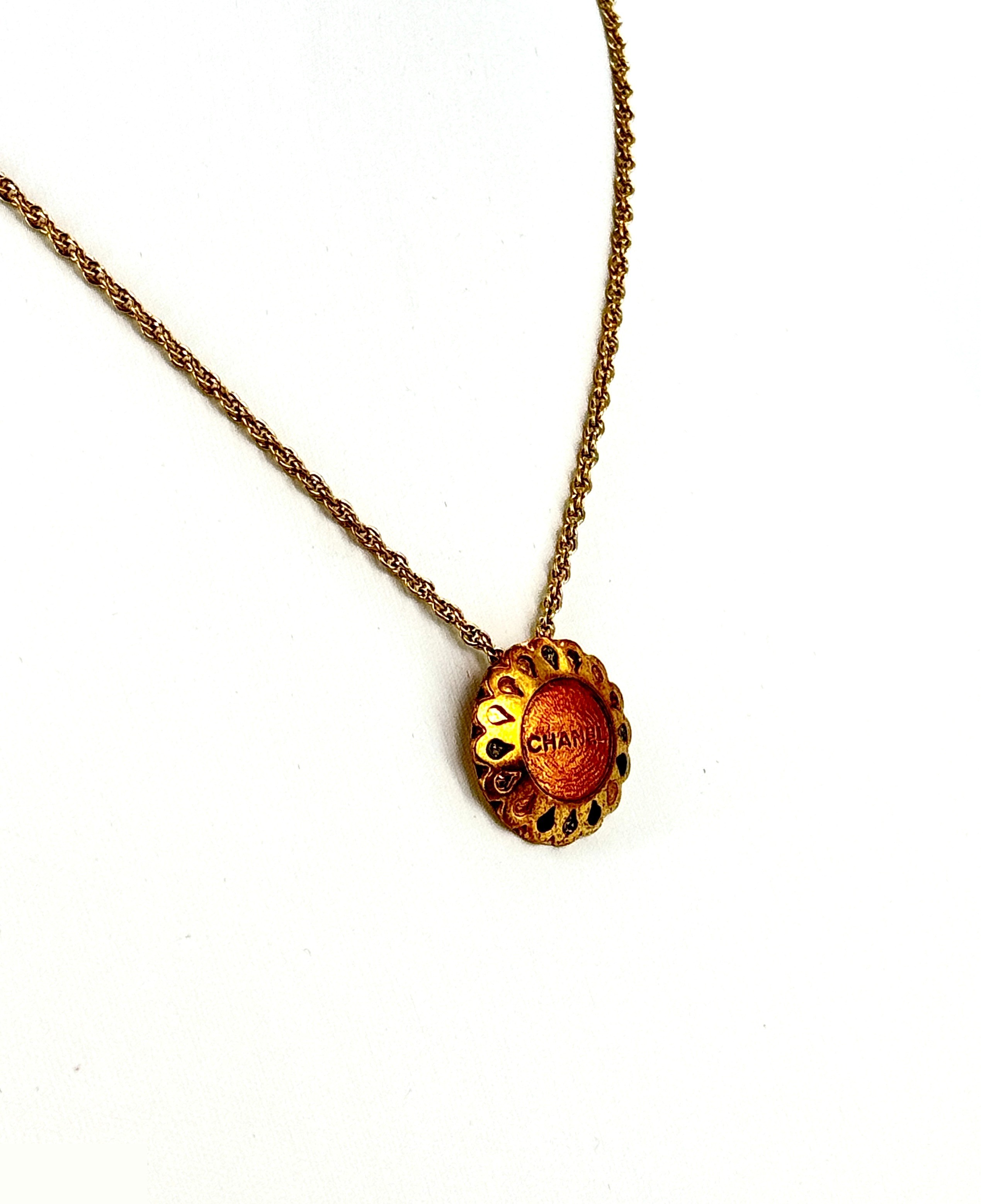 Logo, flower motif, color (precious metal), necklace, pendant — view 3