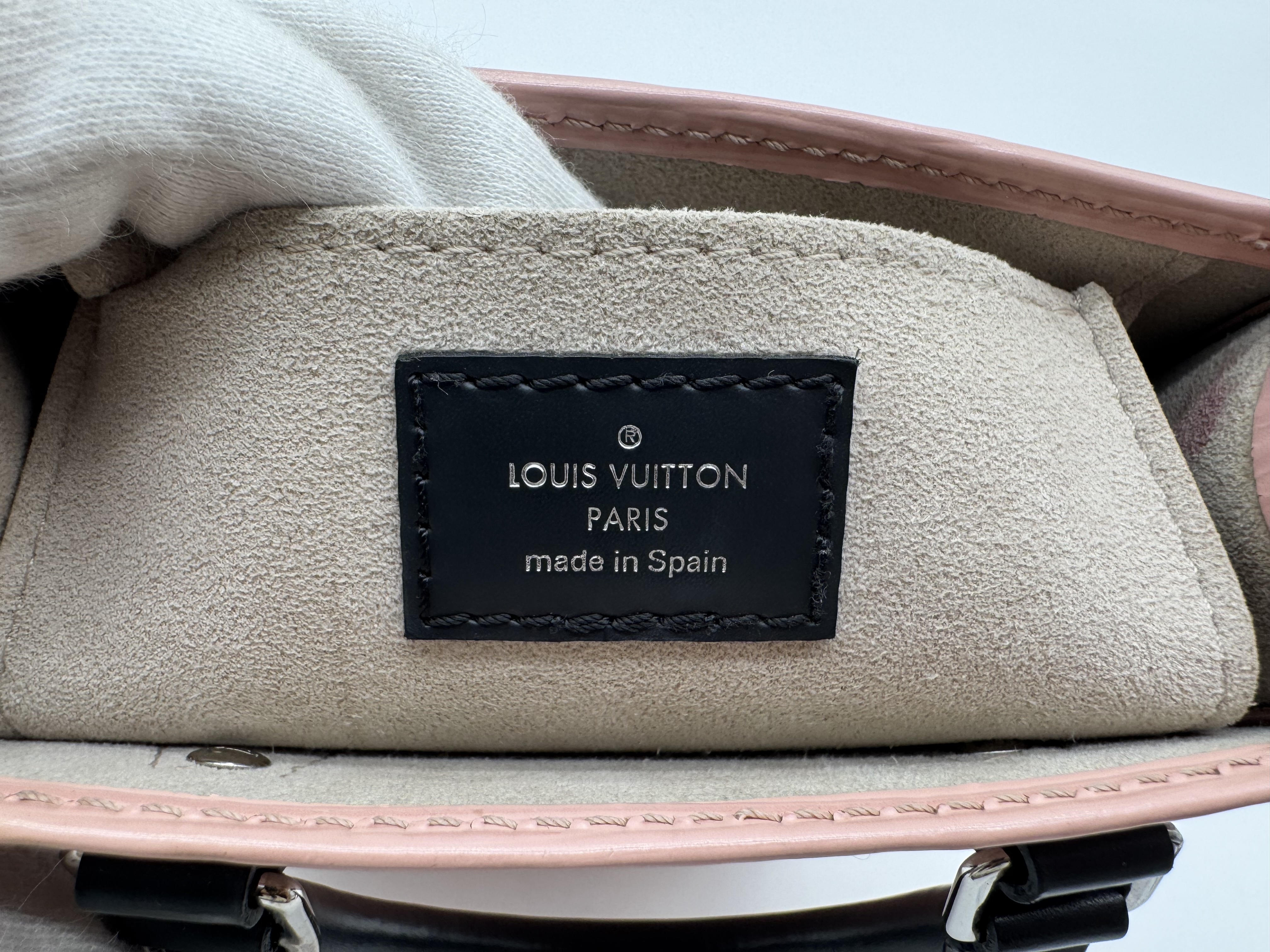 Epi Petite Sac Plat Shoulder Bag — view 10