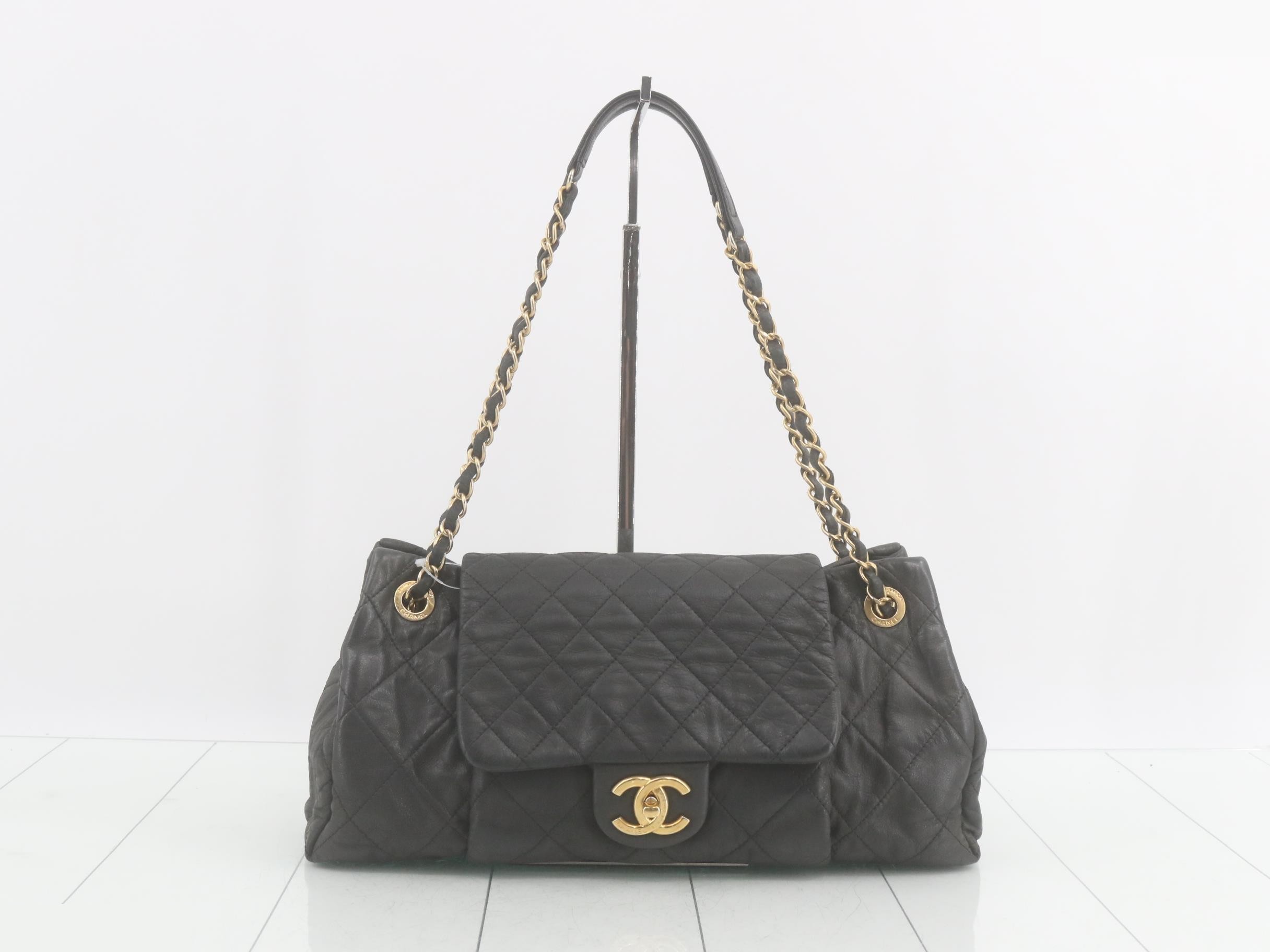 Large Matelassé chain shoulder bag, lambskin, black, with seal, size 15