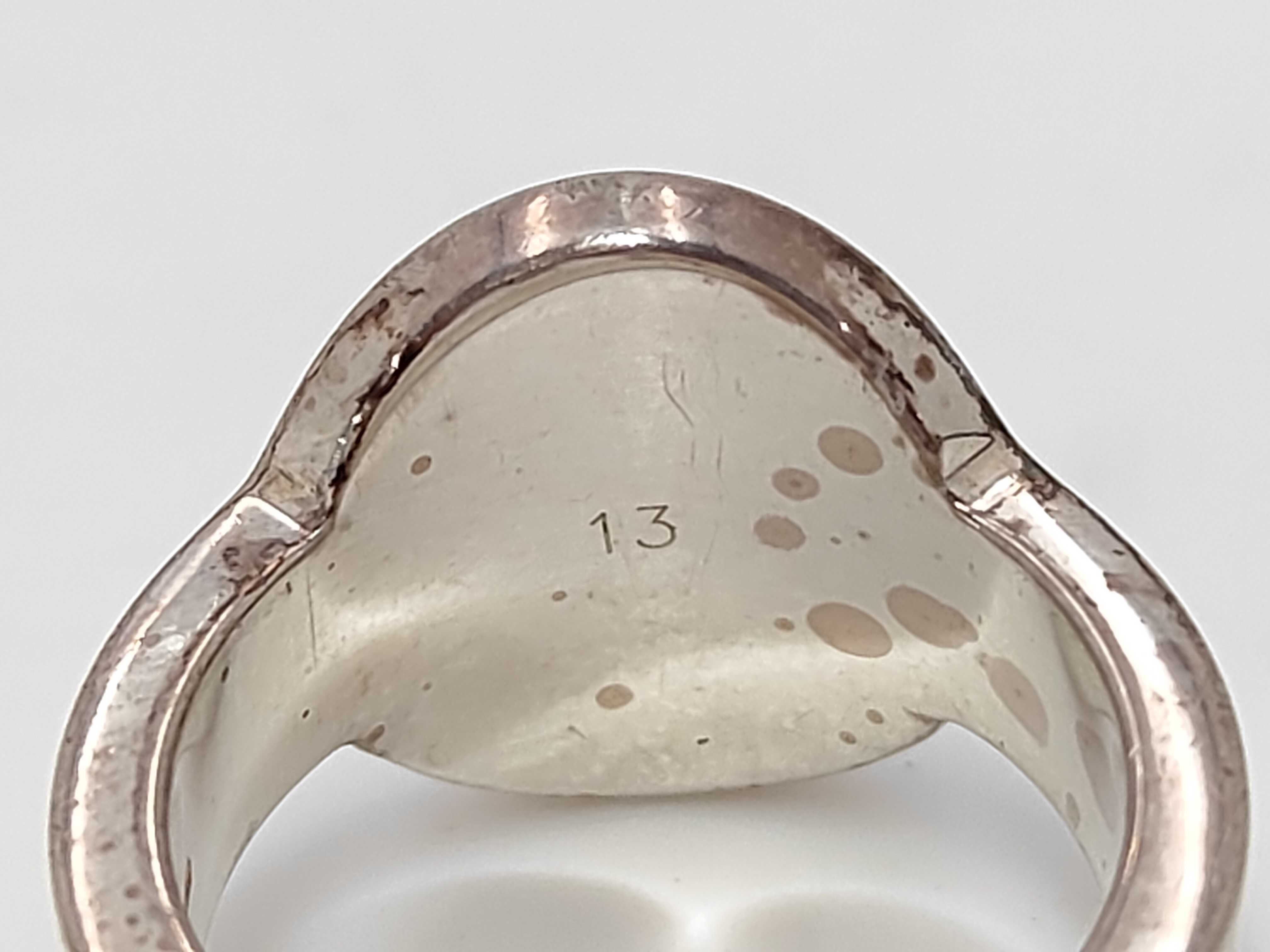 trademark oval ring — view 6