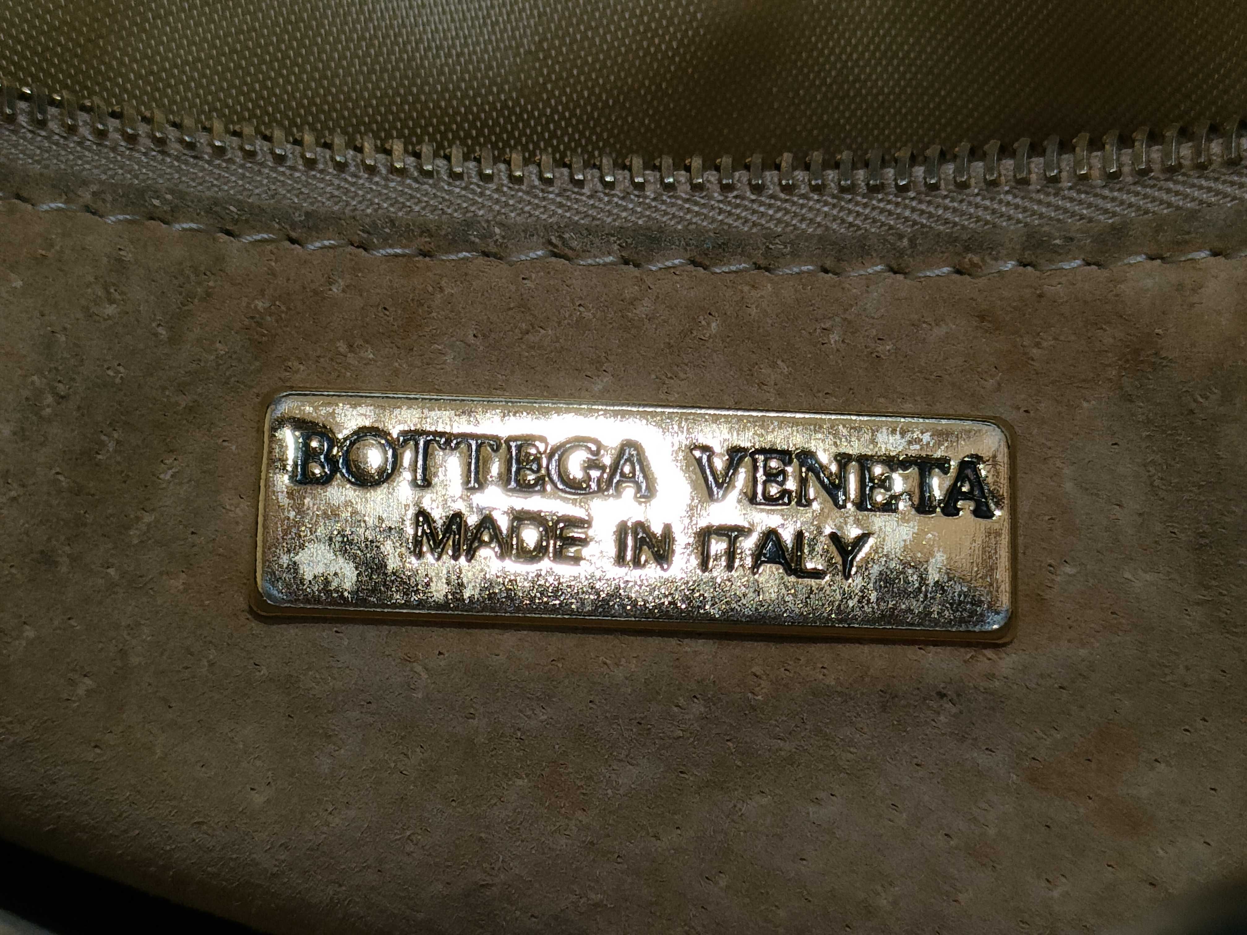Intrecciato Vintage Shoulder Bag — view 13