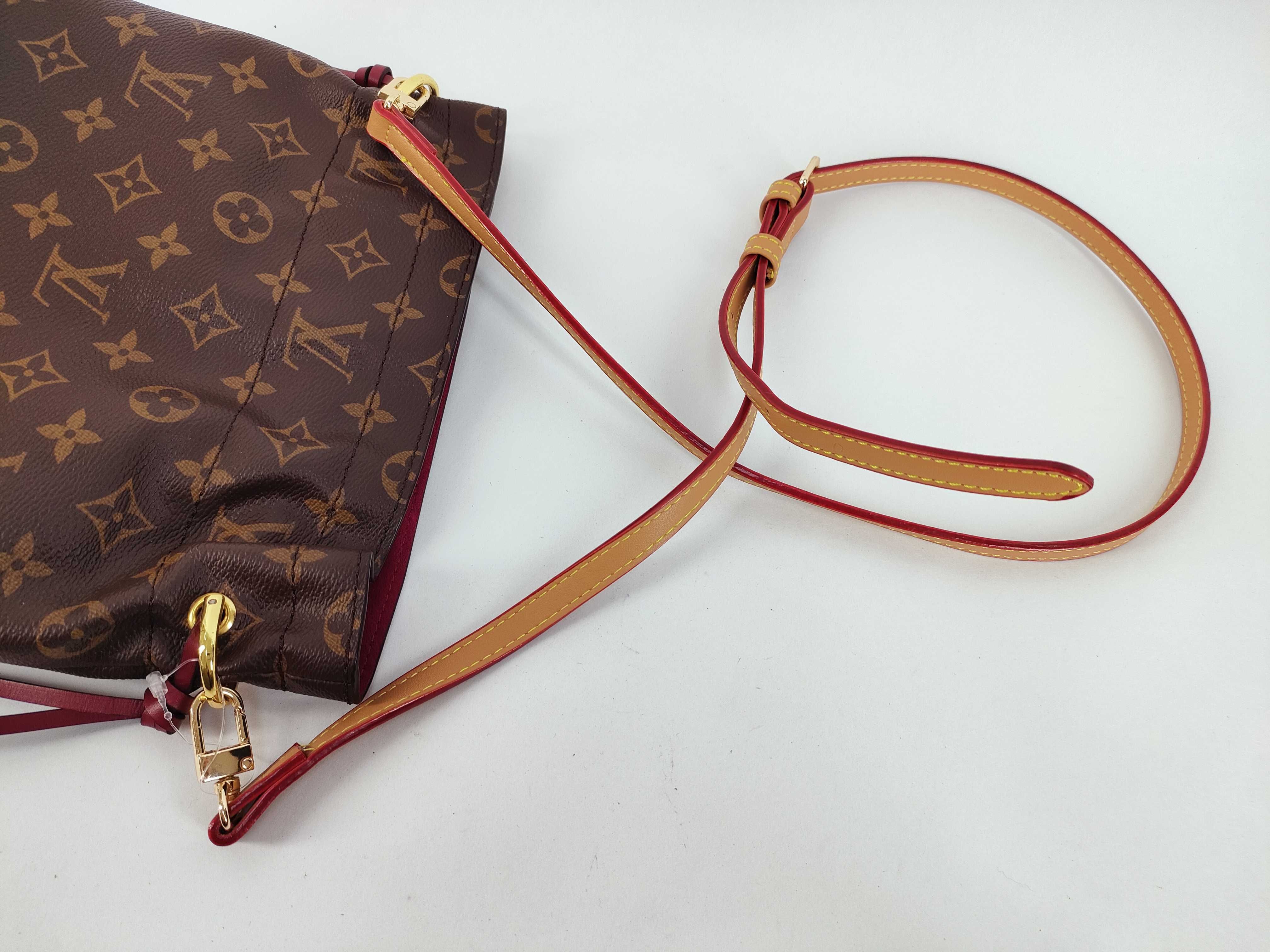 Monogram Louis Vuitton Shoulder Bag — view 3