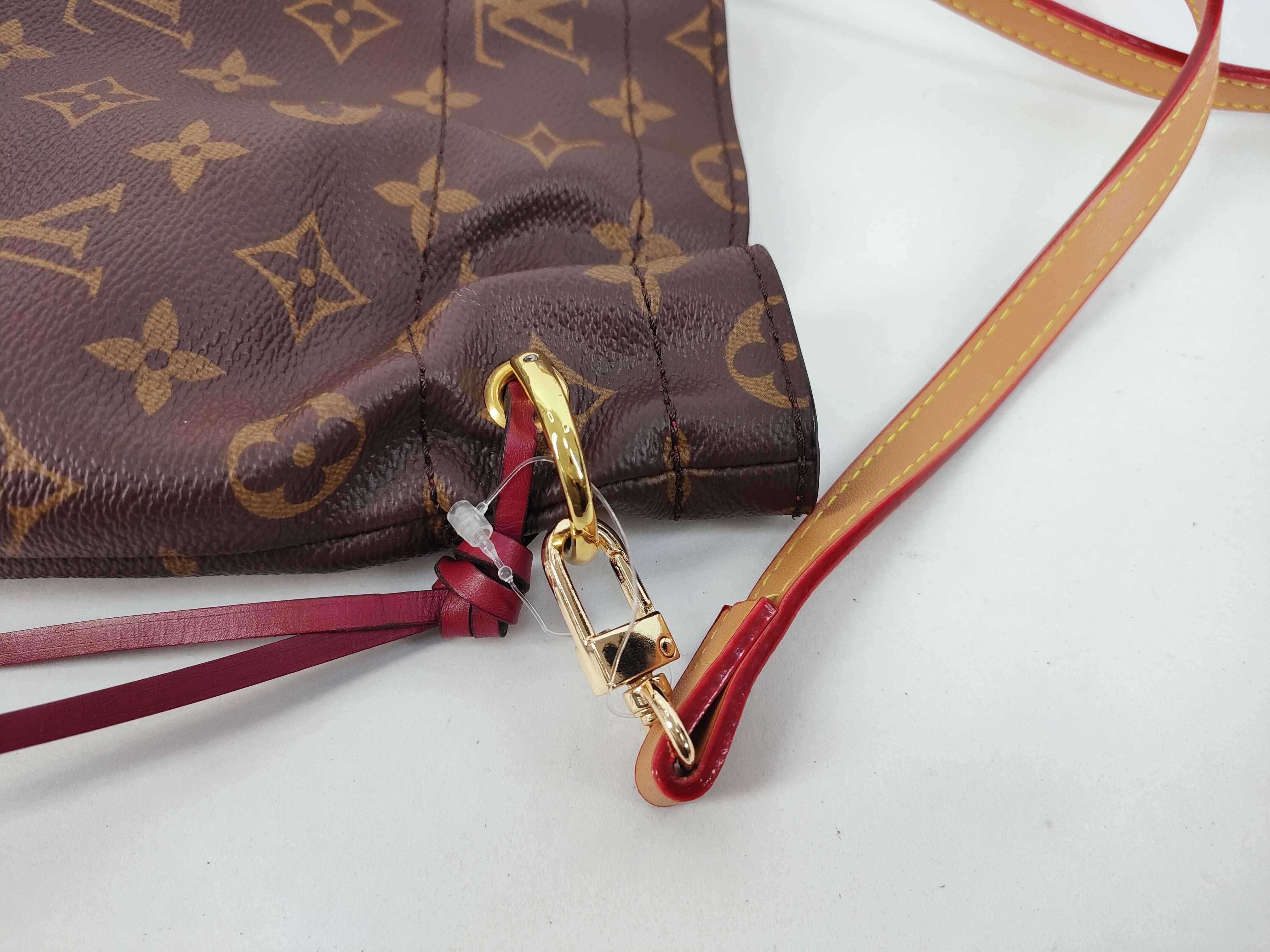 Monogram Louis Vuitton Shoulder Bag — view 5
