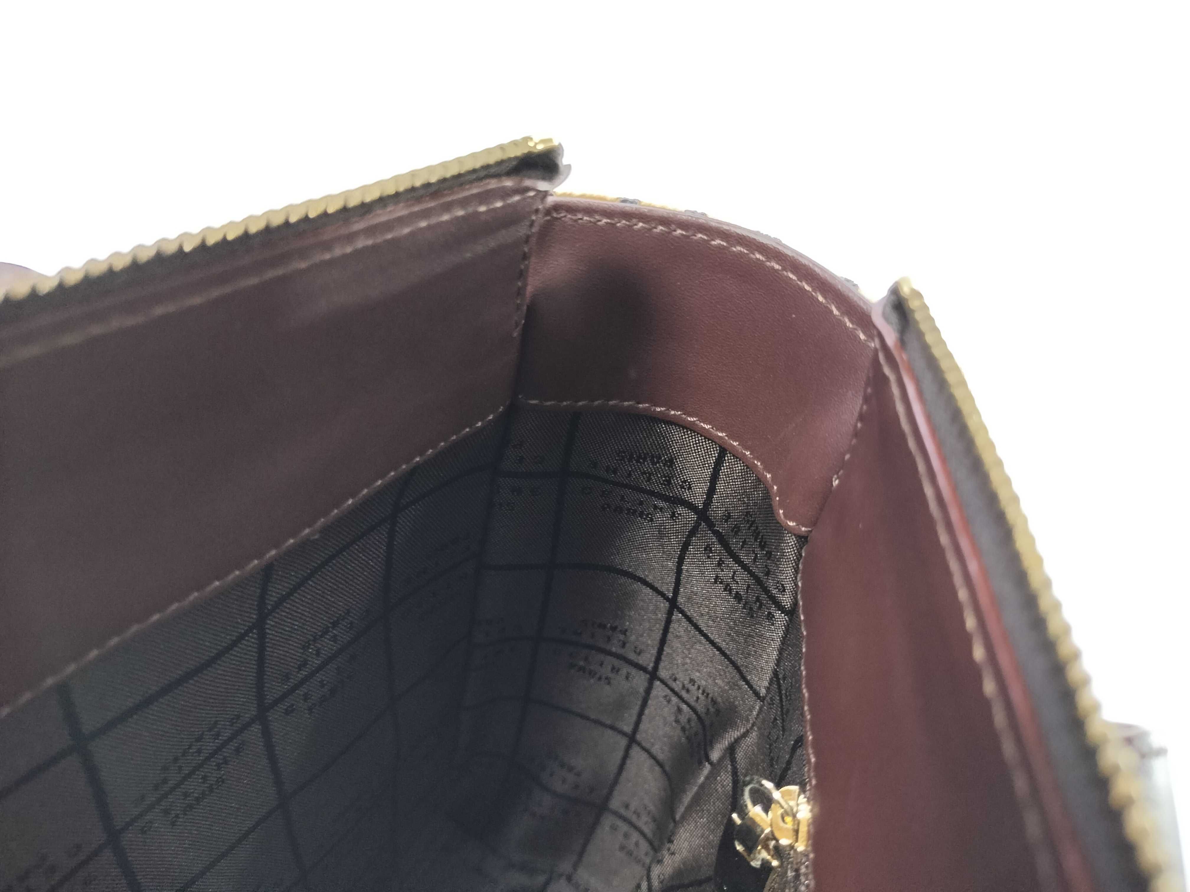 calfskin tote bag, handle stains. — view 9