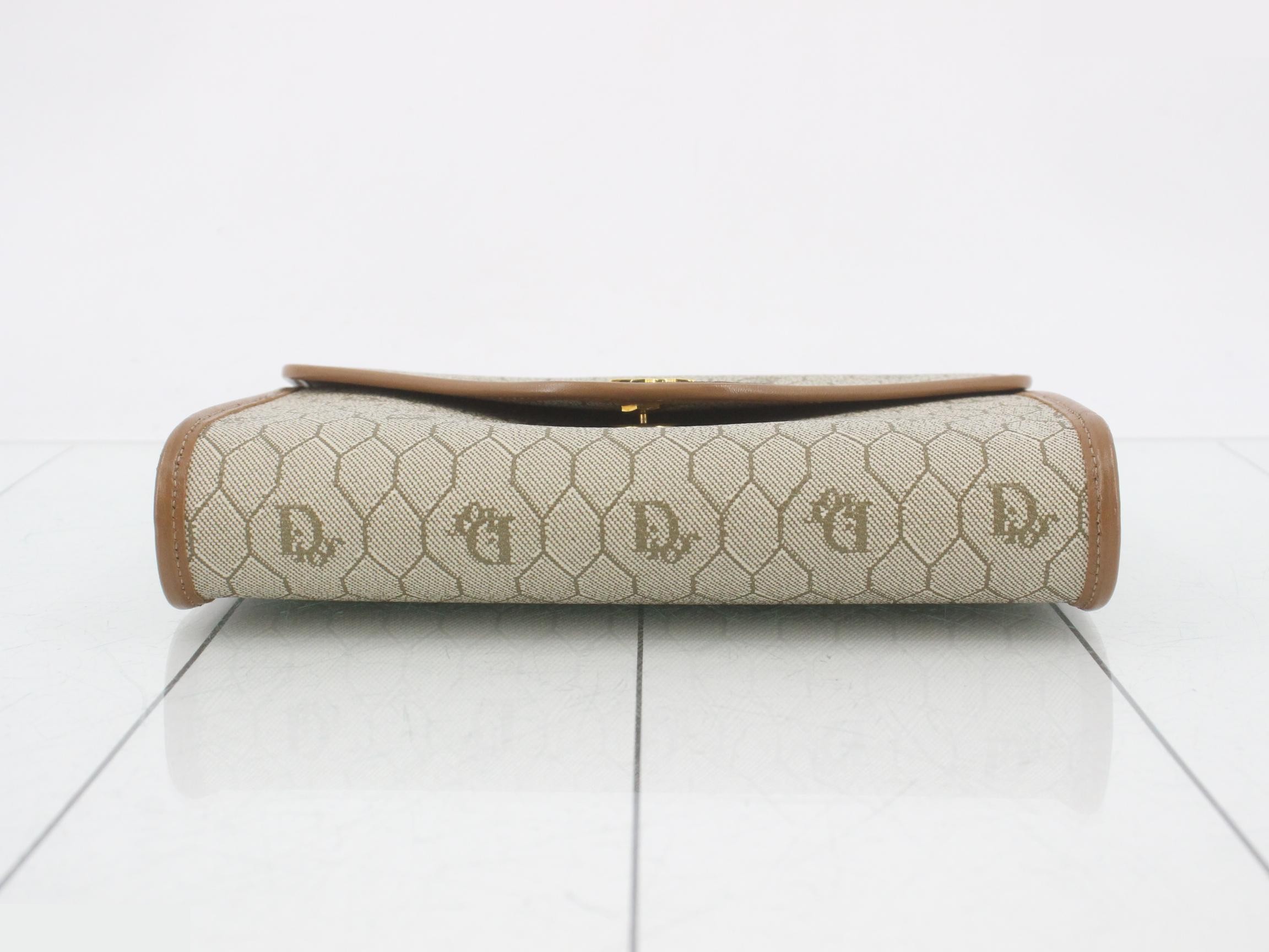 Honeycomb pattern PVC chain shoulder bag — view 3