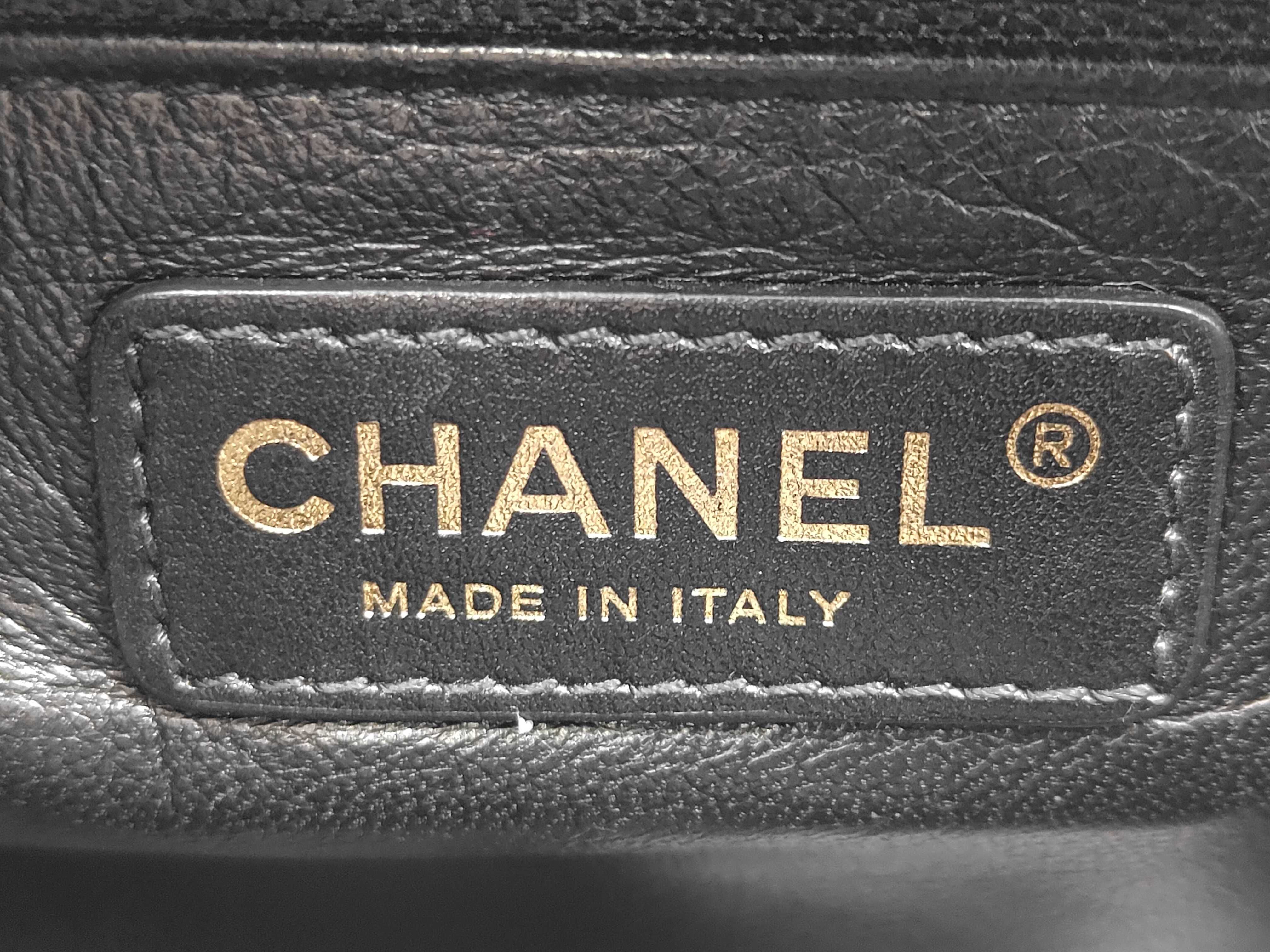 19K Matelassé Chain Shoulder Bag — view 11