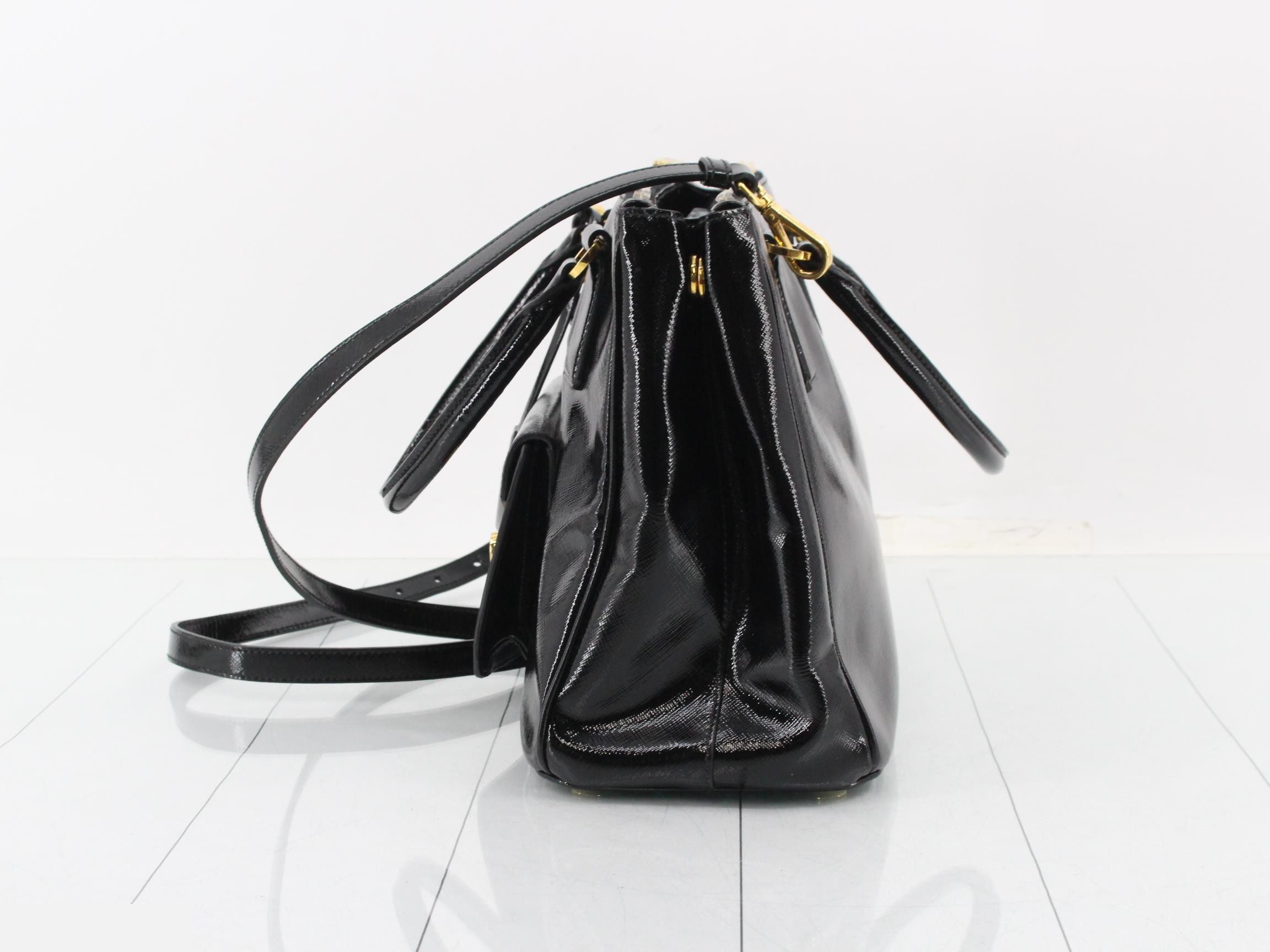 BN2732 Saffiano Shoulder Bag — view 3