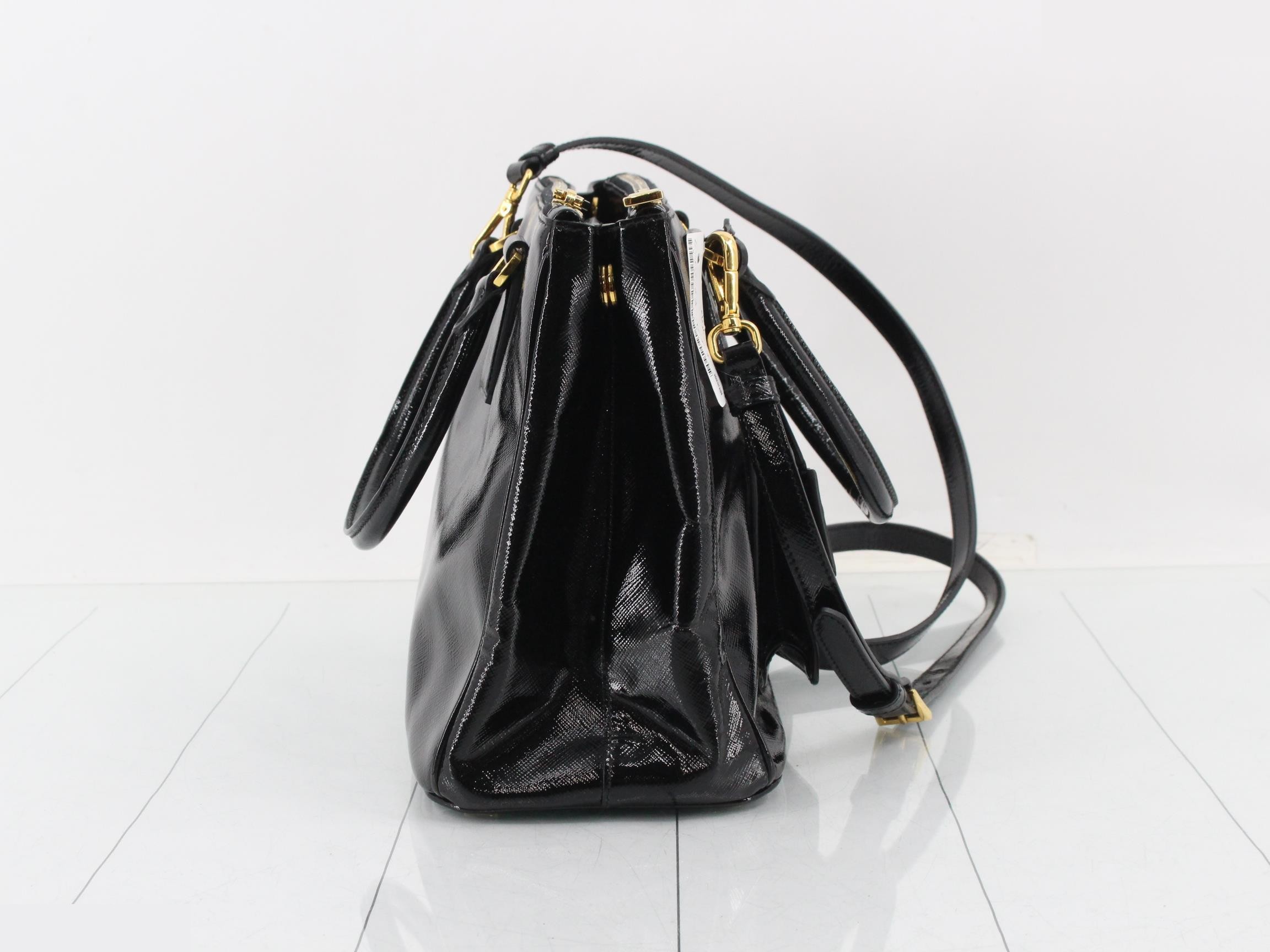 BN2732 Saffiano Shoulder Bag — view 4