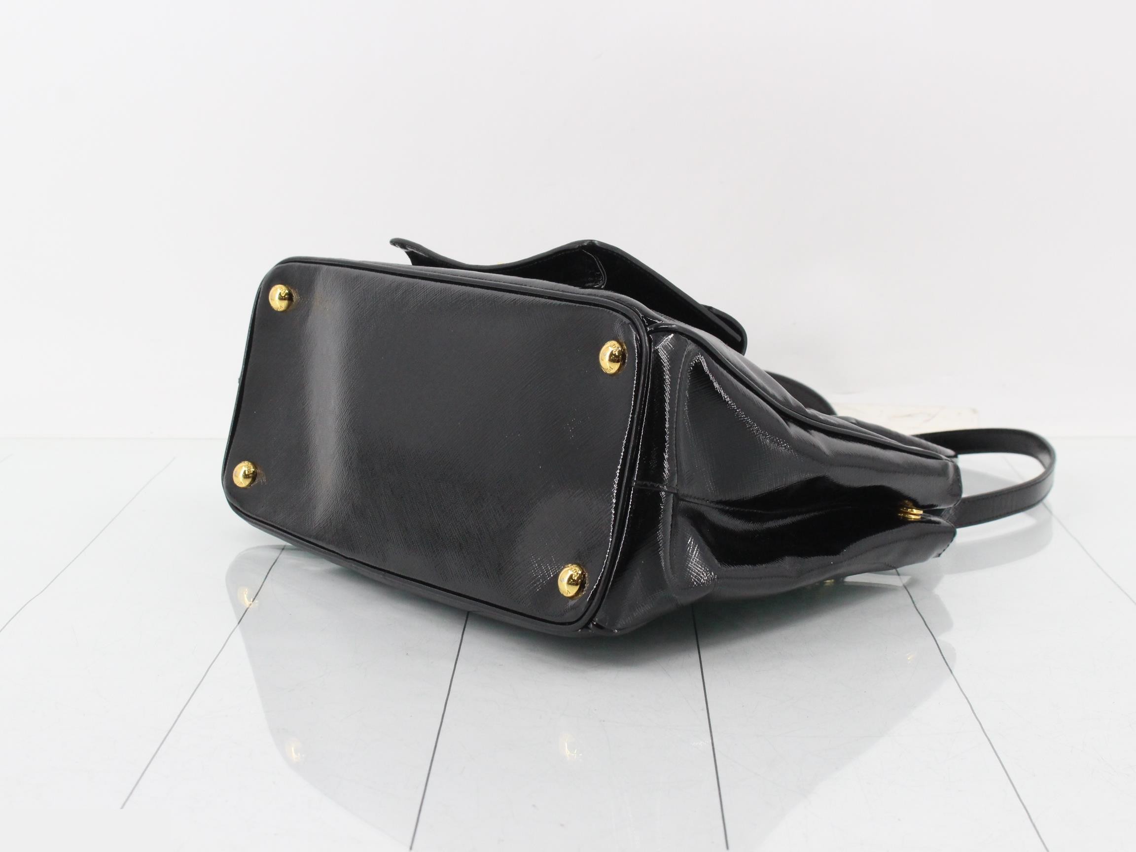 BN2732 Saffiano Shoulder Bag — view 6