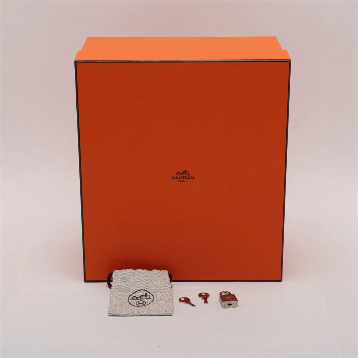 Picotin Lock 22 MM Taurillon Clemence Nata Silver Hardware Y:2020 — view 9
