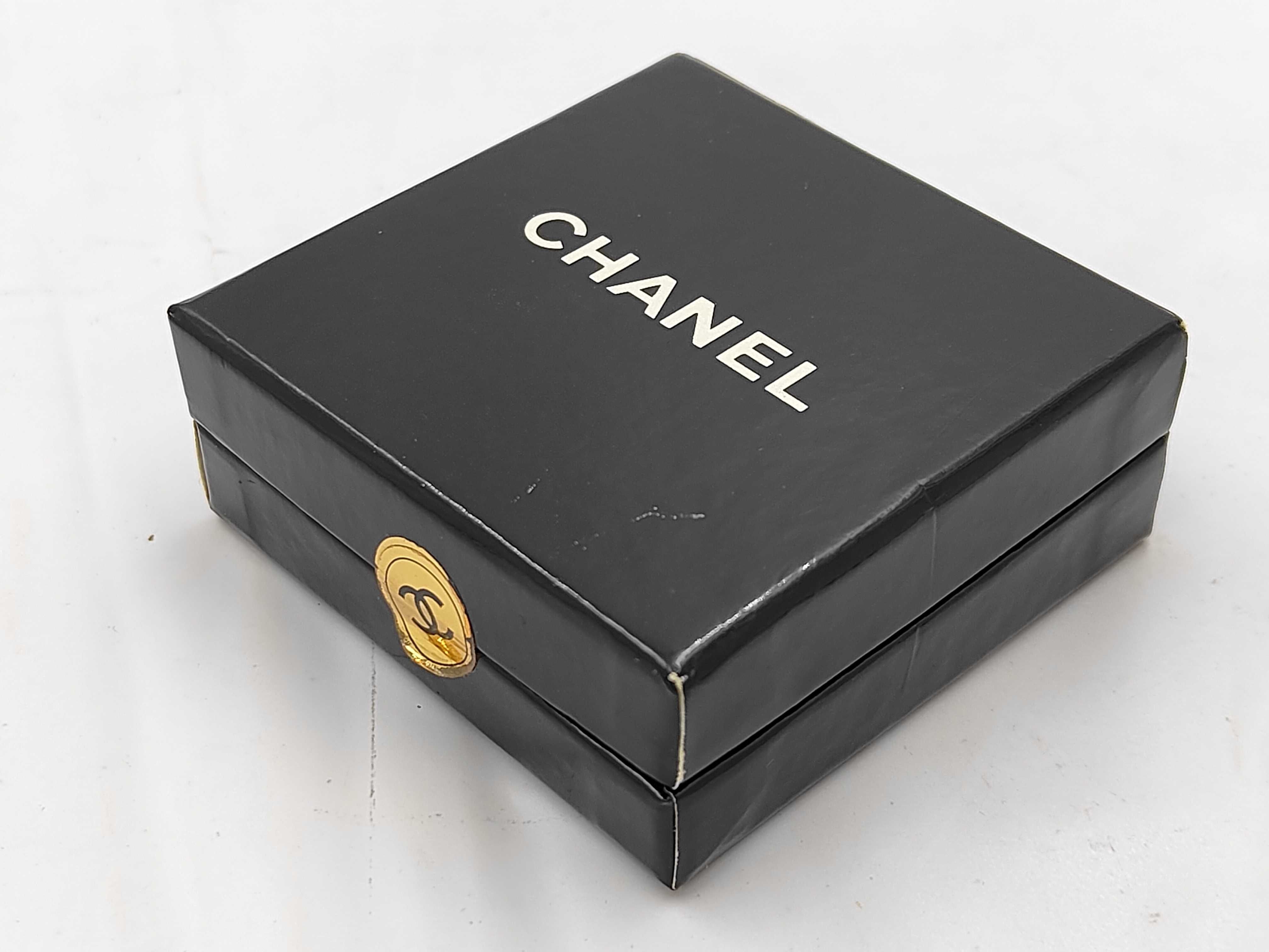 earrings with box, rectangular plate earrings. — view 9