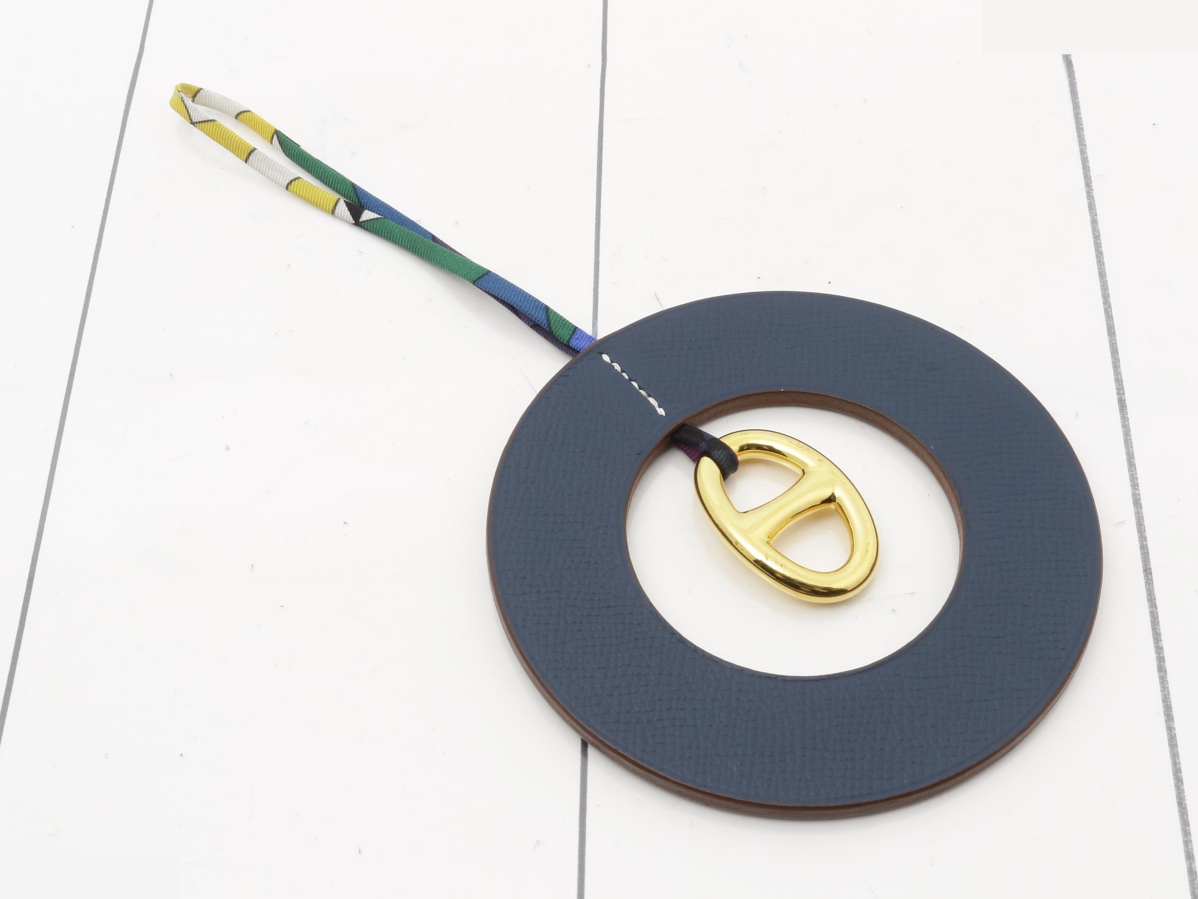 Ornament PM Petit H Charm Epsom Navy — view 2