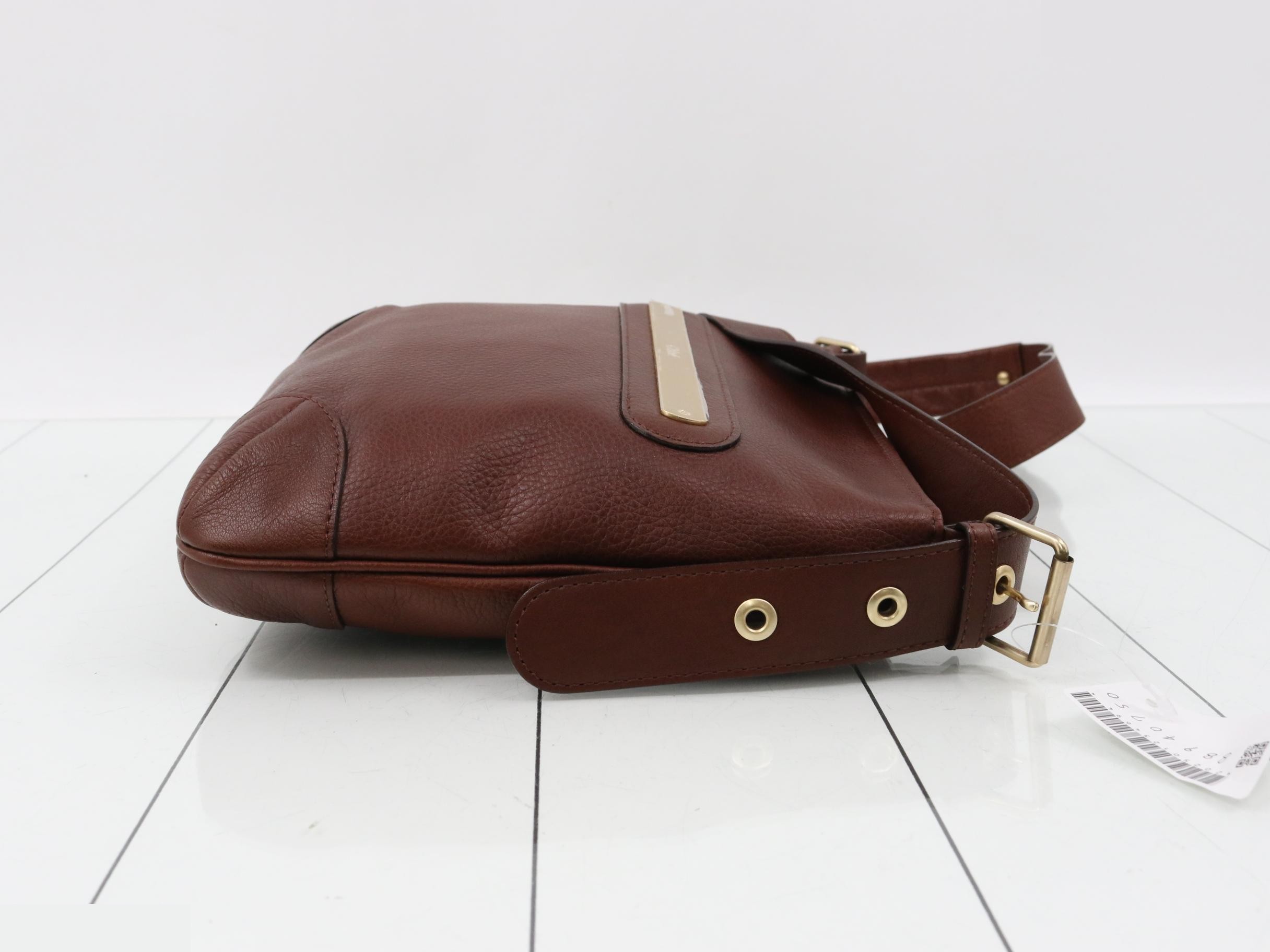 leather shoulder bag with logo engraving. — view 3