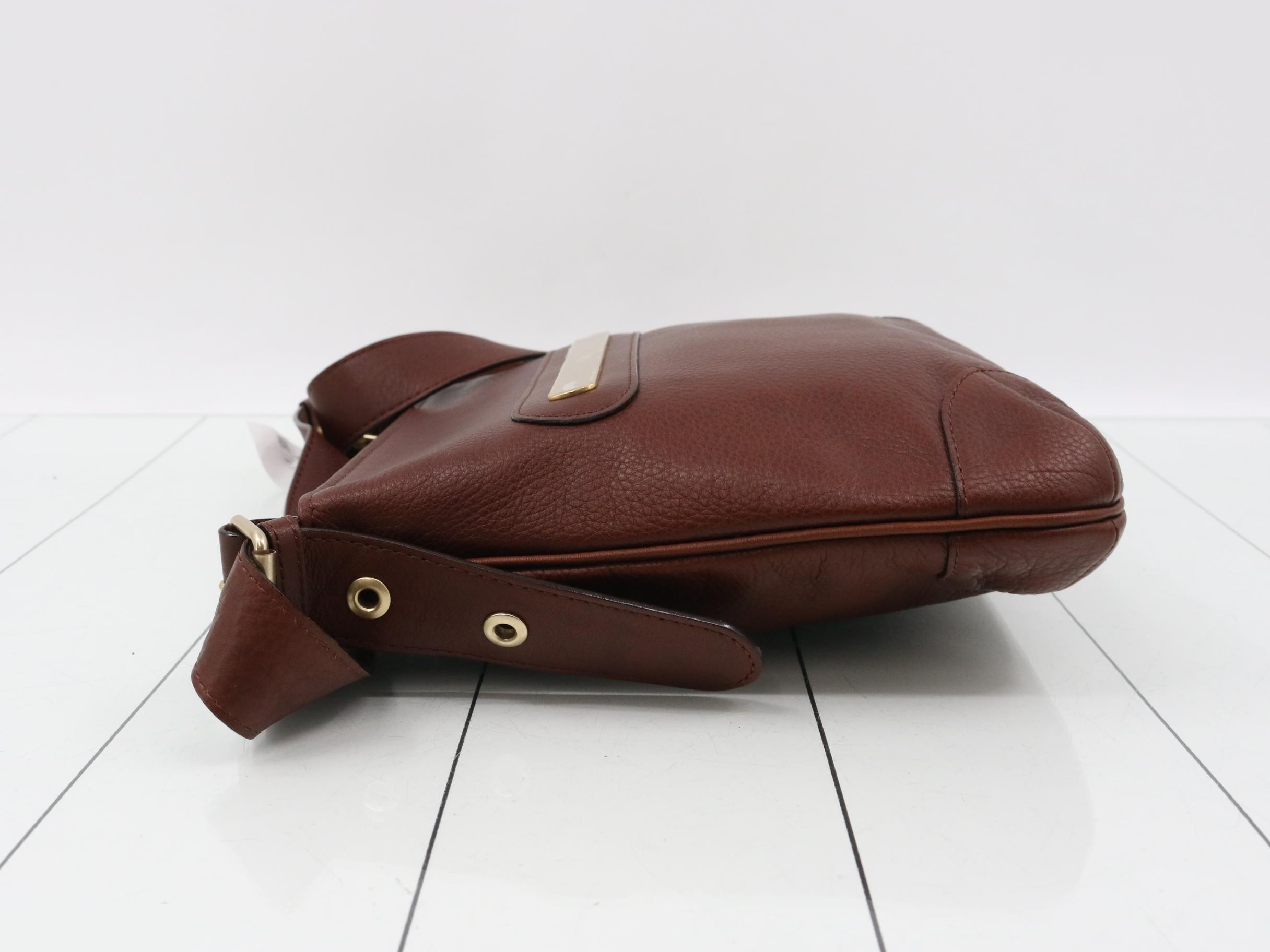 leather shoulder bag with logo engraving. — view 4