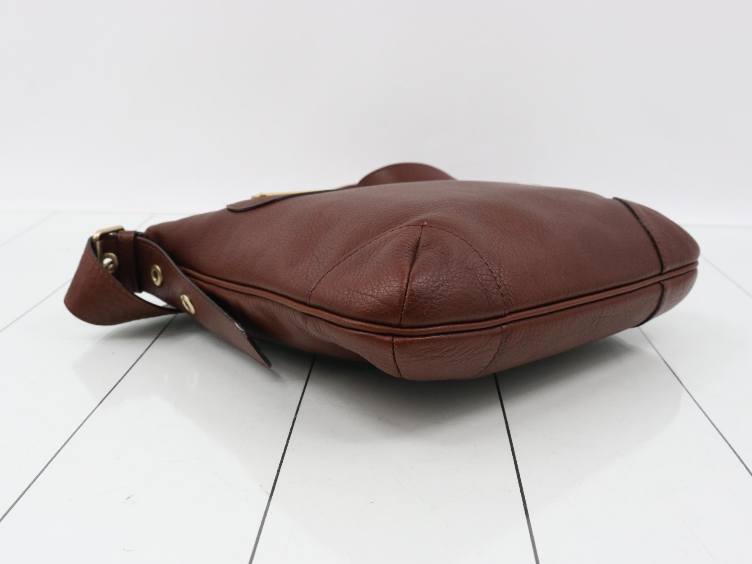 leather shoulder bag with logo engraving. — view 5